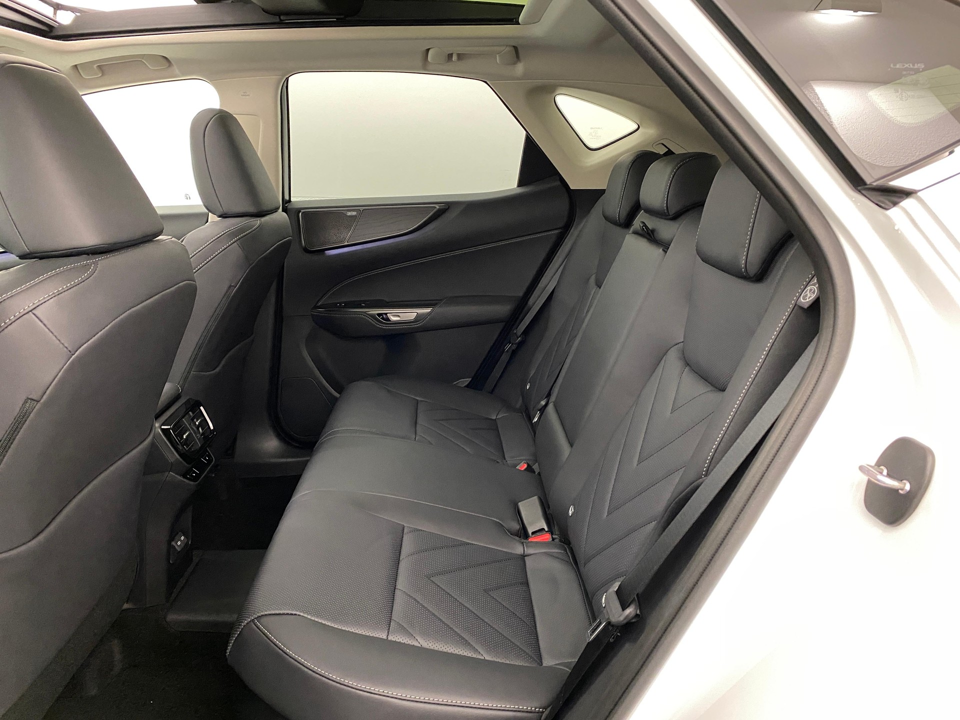 LEXUS NX 450h+ Excellence-image-8