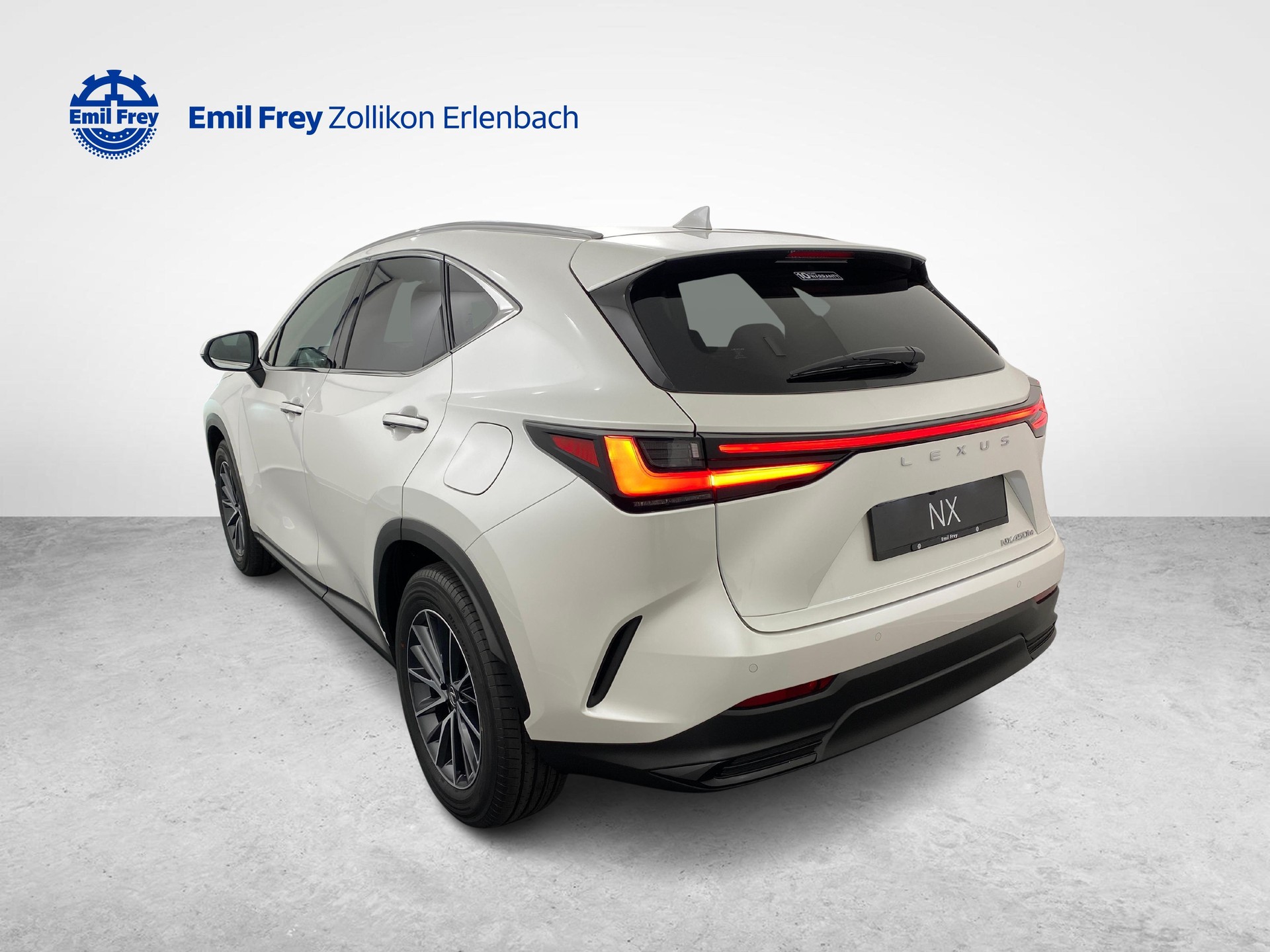 LEXUS NX 450h+ Excellence-showroom-element-1