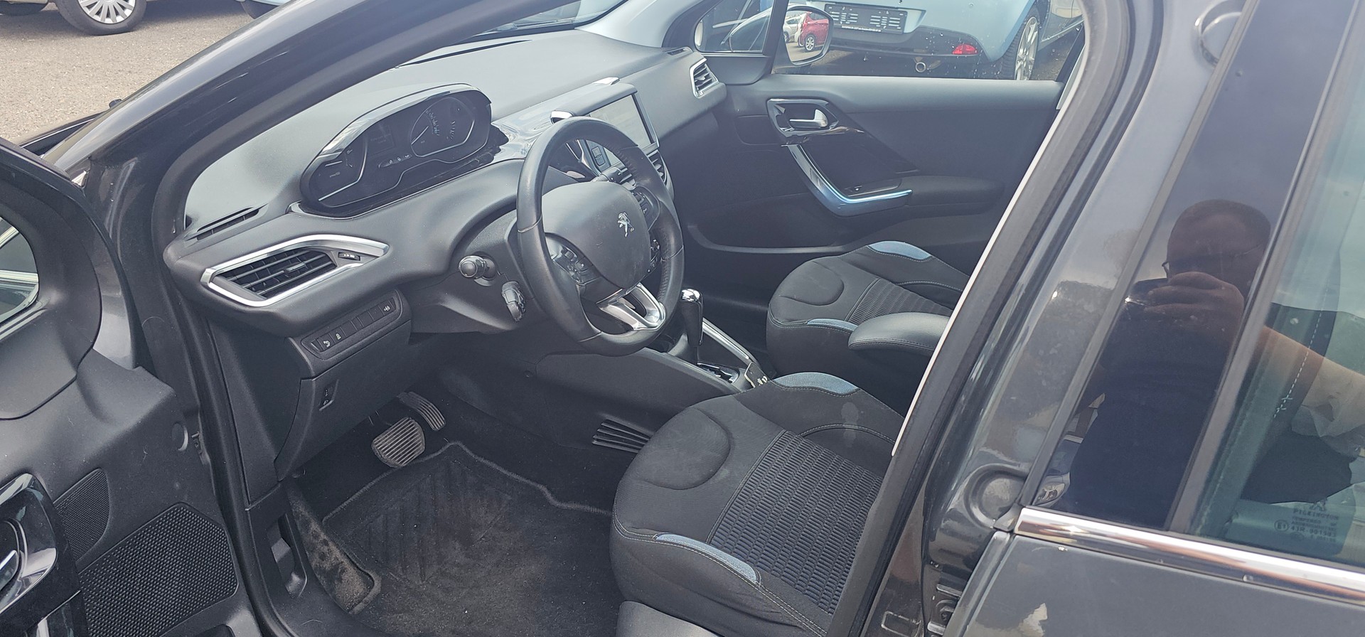 PEUGEOT 208 1.6 VTI Allure Automatik-image-6