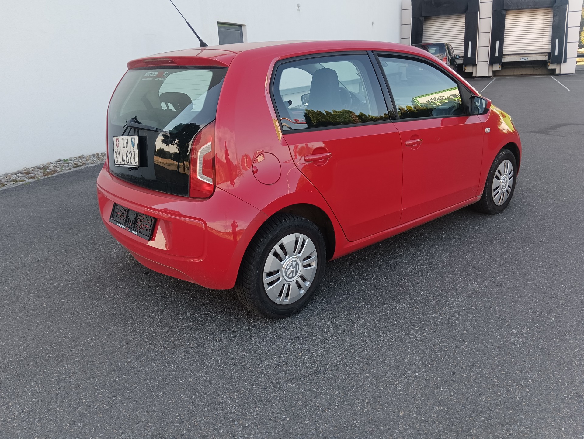 VW Up 1.0 BMT black up Art on Ice-image-4