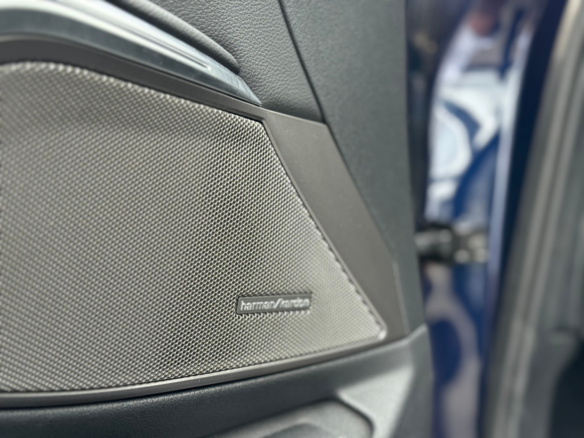 BMW M340d xDrive Steptronic Sport LCI-image-9