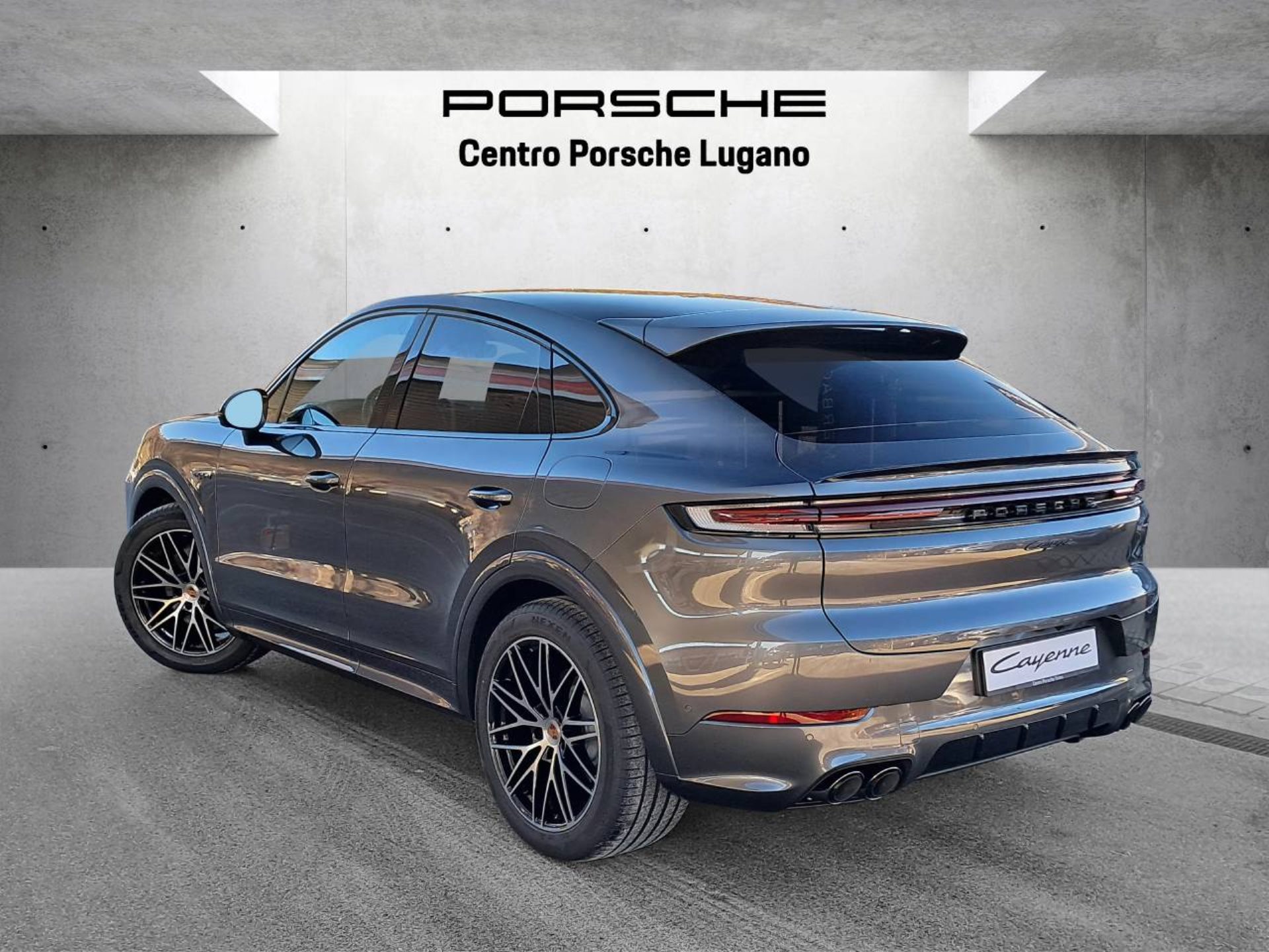 PORSCHE Cayenne E-Hybrid Coupé Black Edition-showroom-element-2