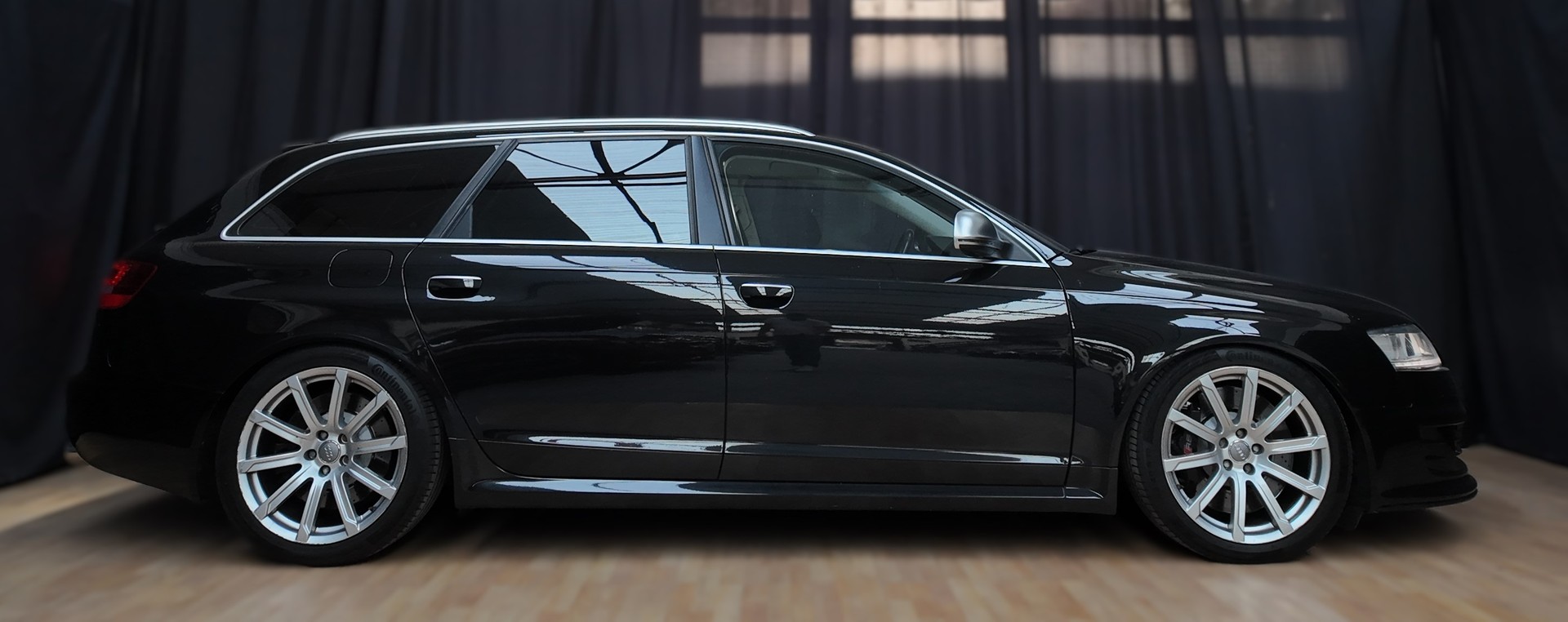 AUDI RS6 Avant 5.0 TFSI V10 quattro tiptronic-image-3