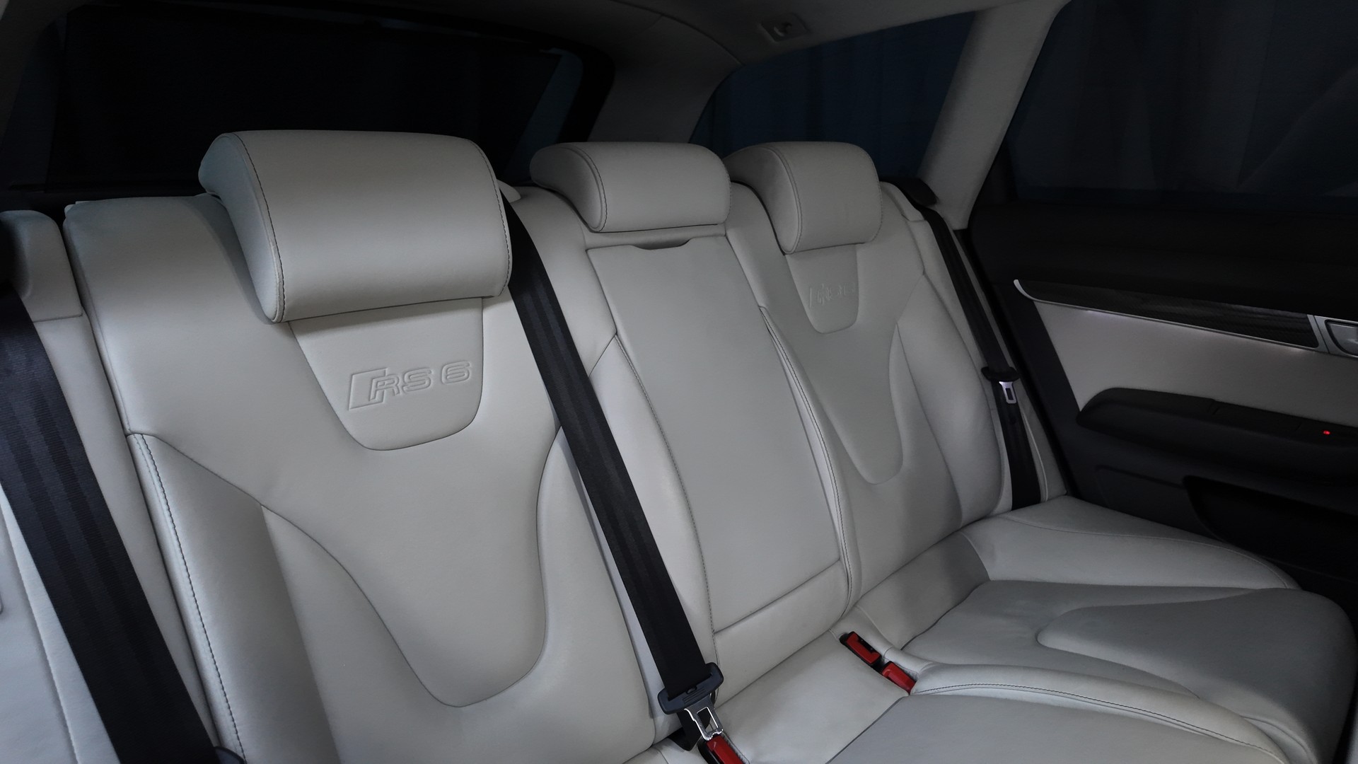 AUDI RS6 Avant 5.0 TFSI V10 quattro tiptronic-image-9