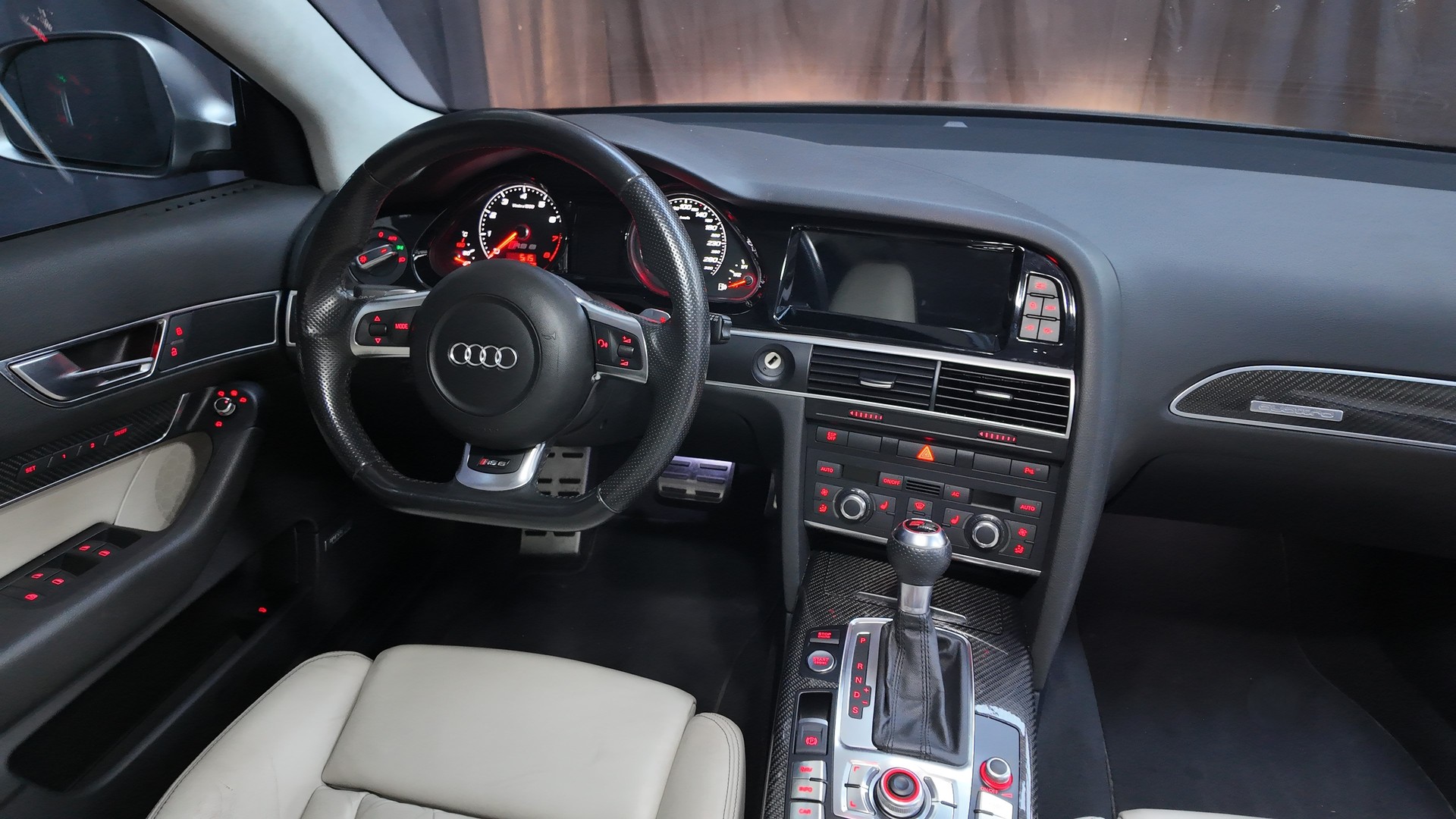 AUDI RS6 Avant 5.0 TFSI V10 quattro tiptronic-image-10