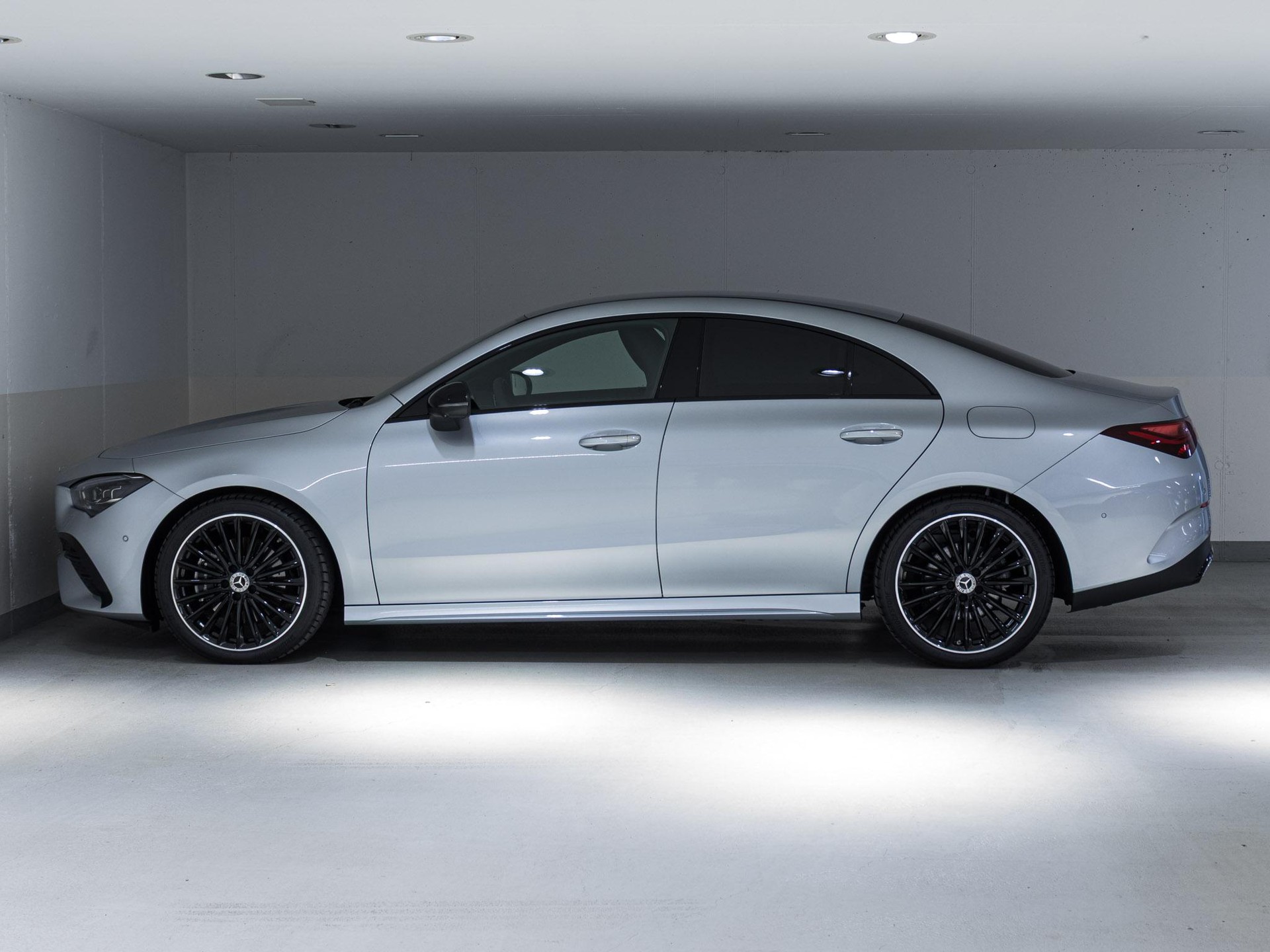 MERCEDES-BENZ CLA 220 d Coupé-image-4