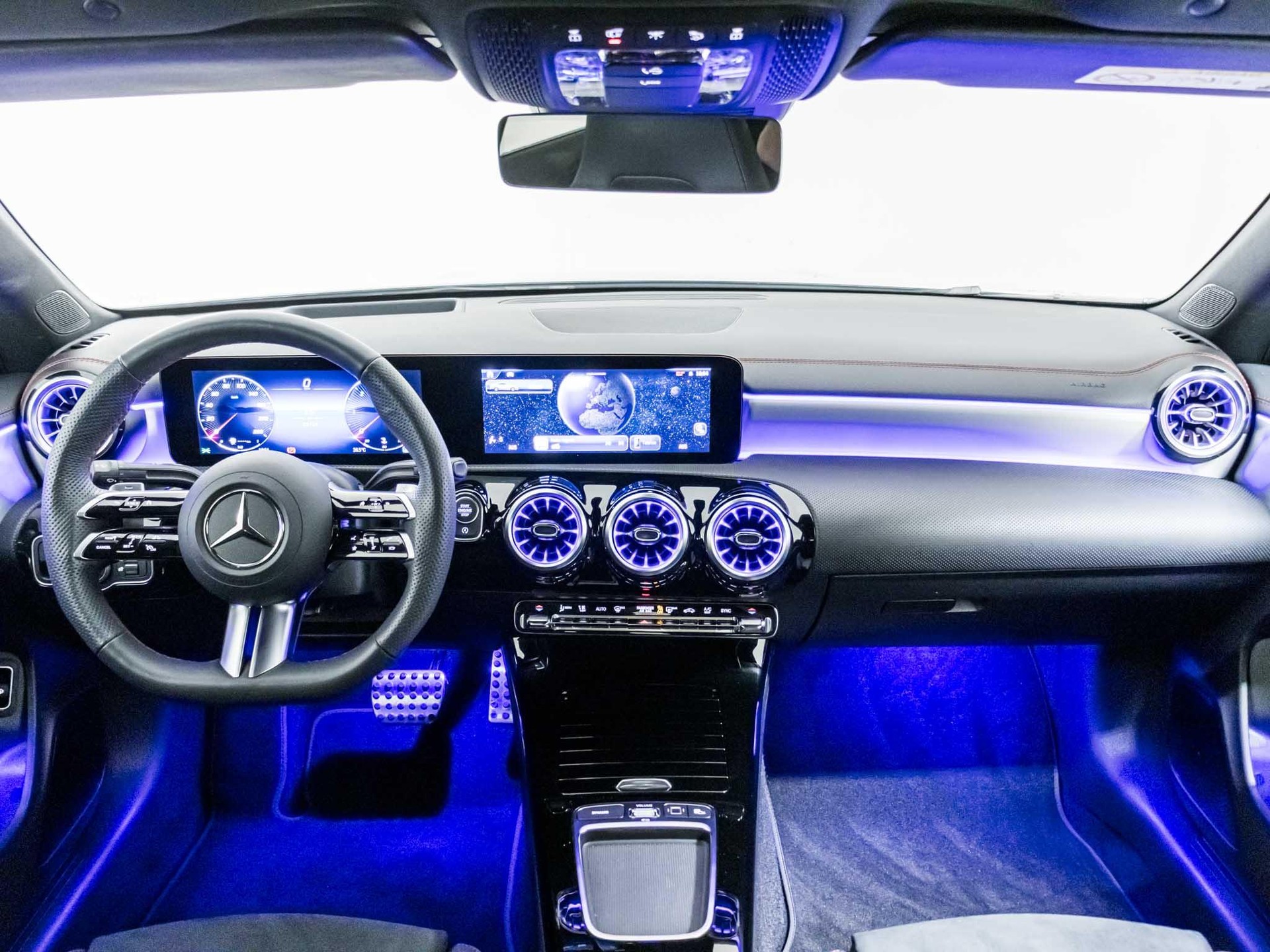 MERCEDES-BENZ CLA 220 d Coupé-image-9