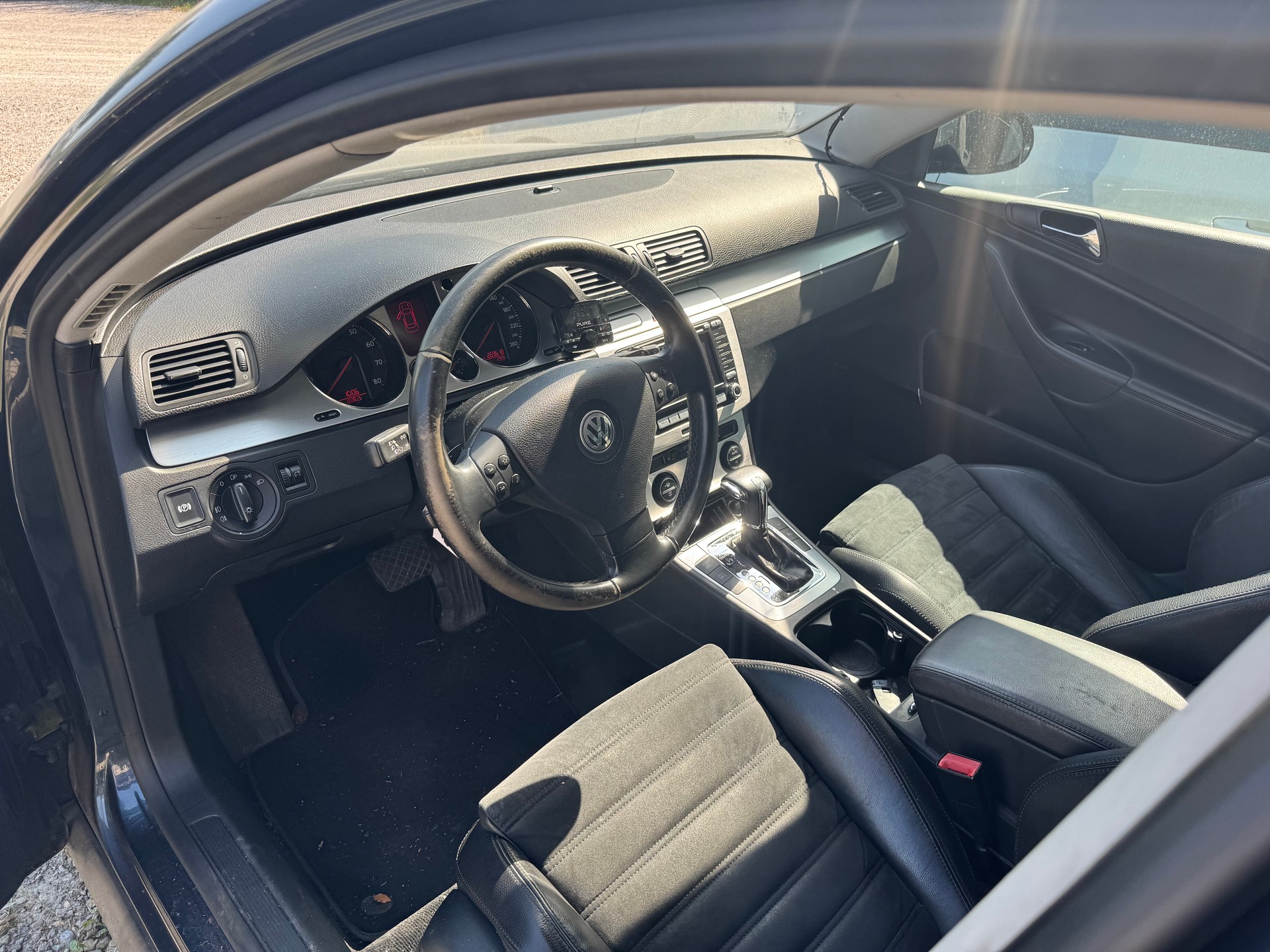 VW Passat Variant 3.2 V6 FSI Highline 4Motion-image-6