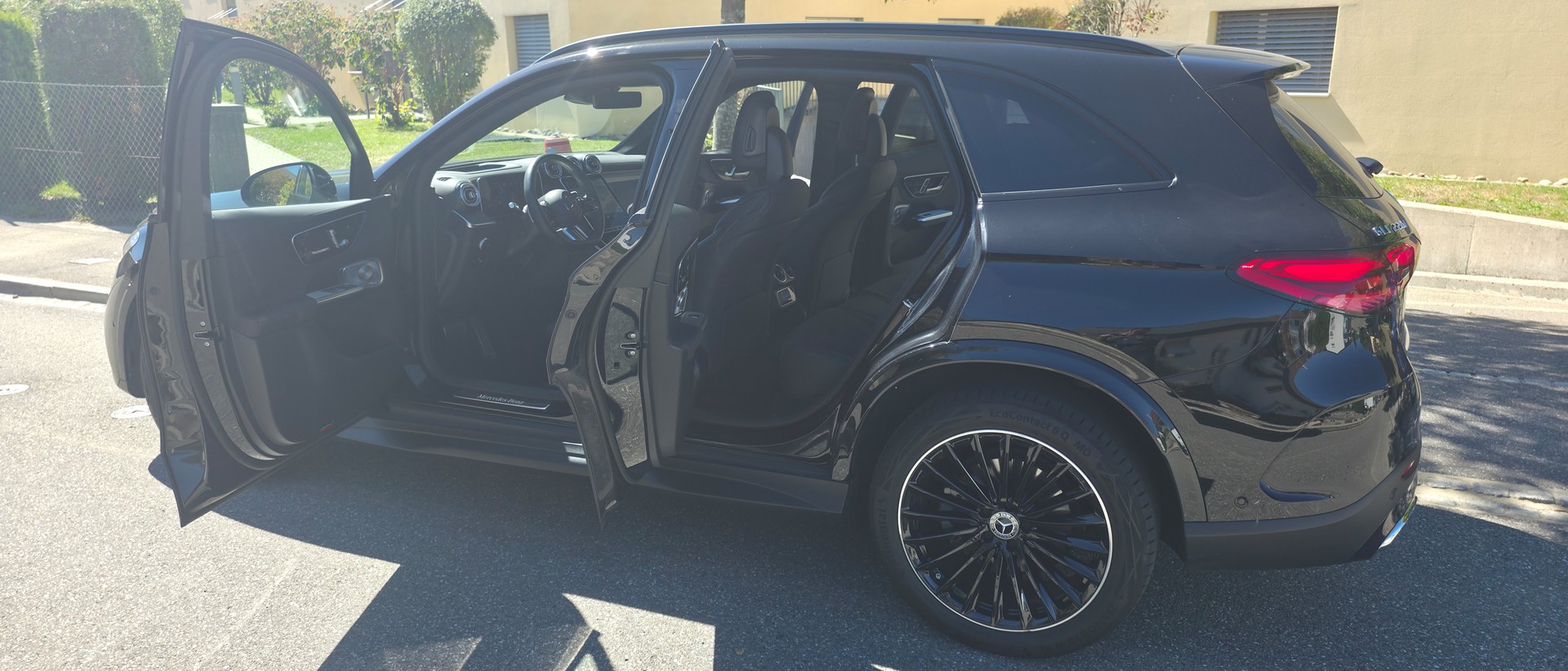 MERCEDES-BENZ GLC 220 d AMG Line 4matic-image-5