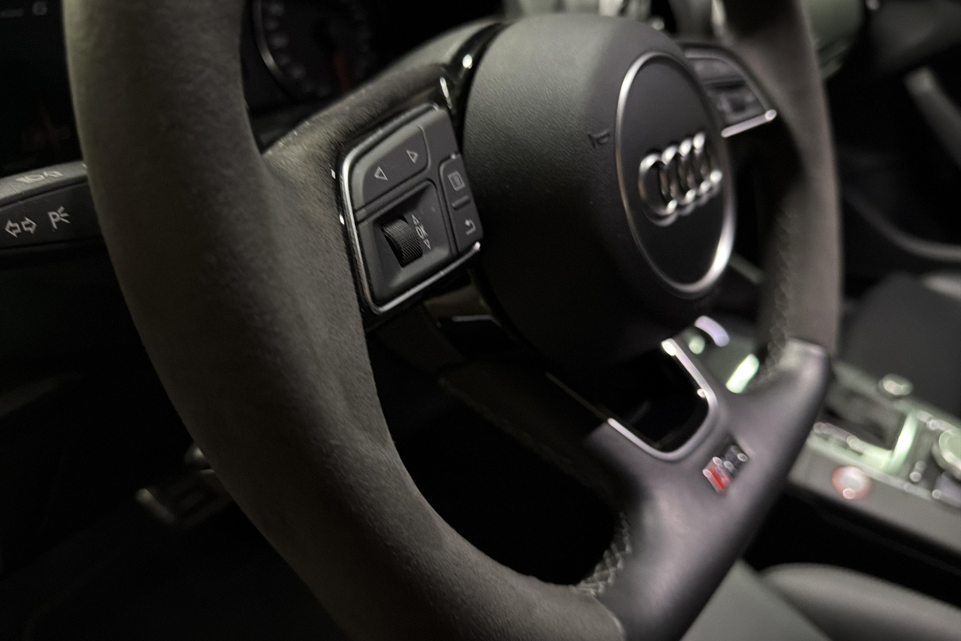 AUDI RS3 Sportback 2.5 TSI quattro S-tronic-image-10