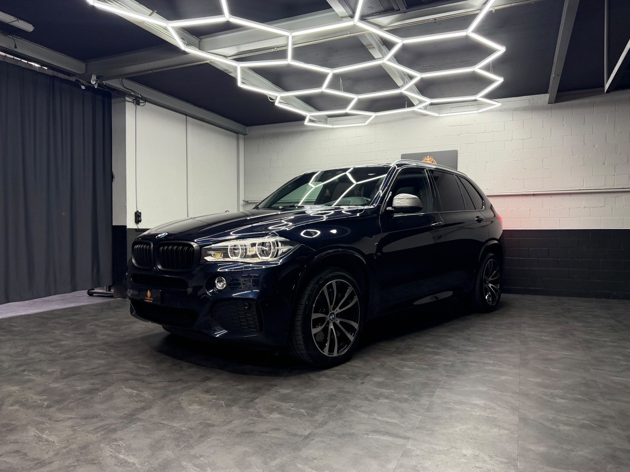 BMW X5 xDrive M50d Steptronic M-Paket | Panorama Dach | Harman/Kardon | Head-Up | 360° Kamera-showroom-element-3