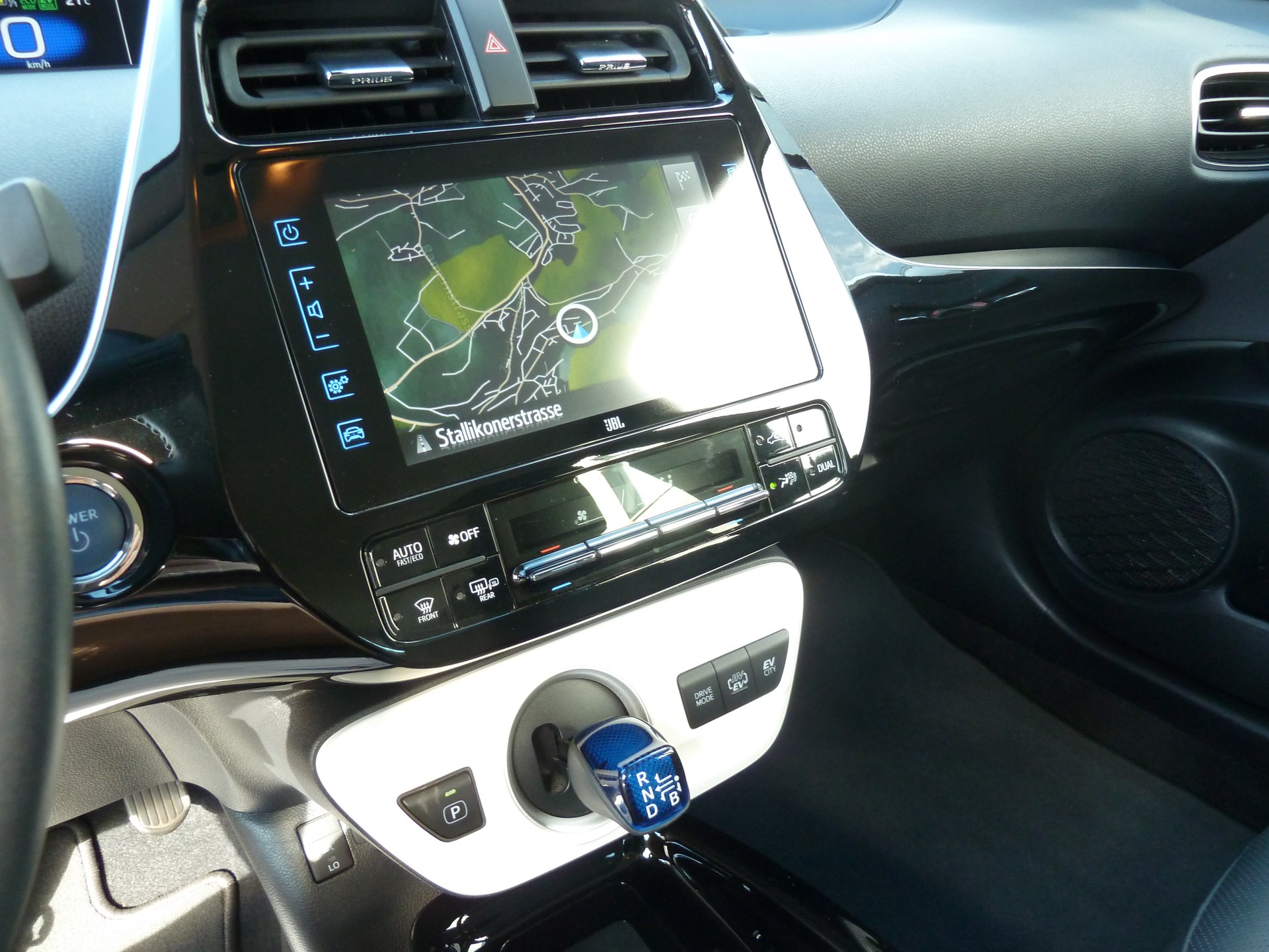 TOYOTA Prius 1.8 VVT-i Plug-in Hybrid Premium-image-15