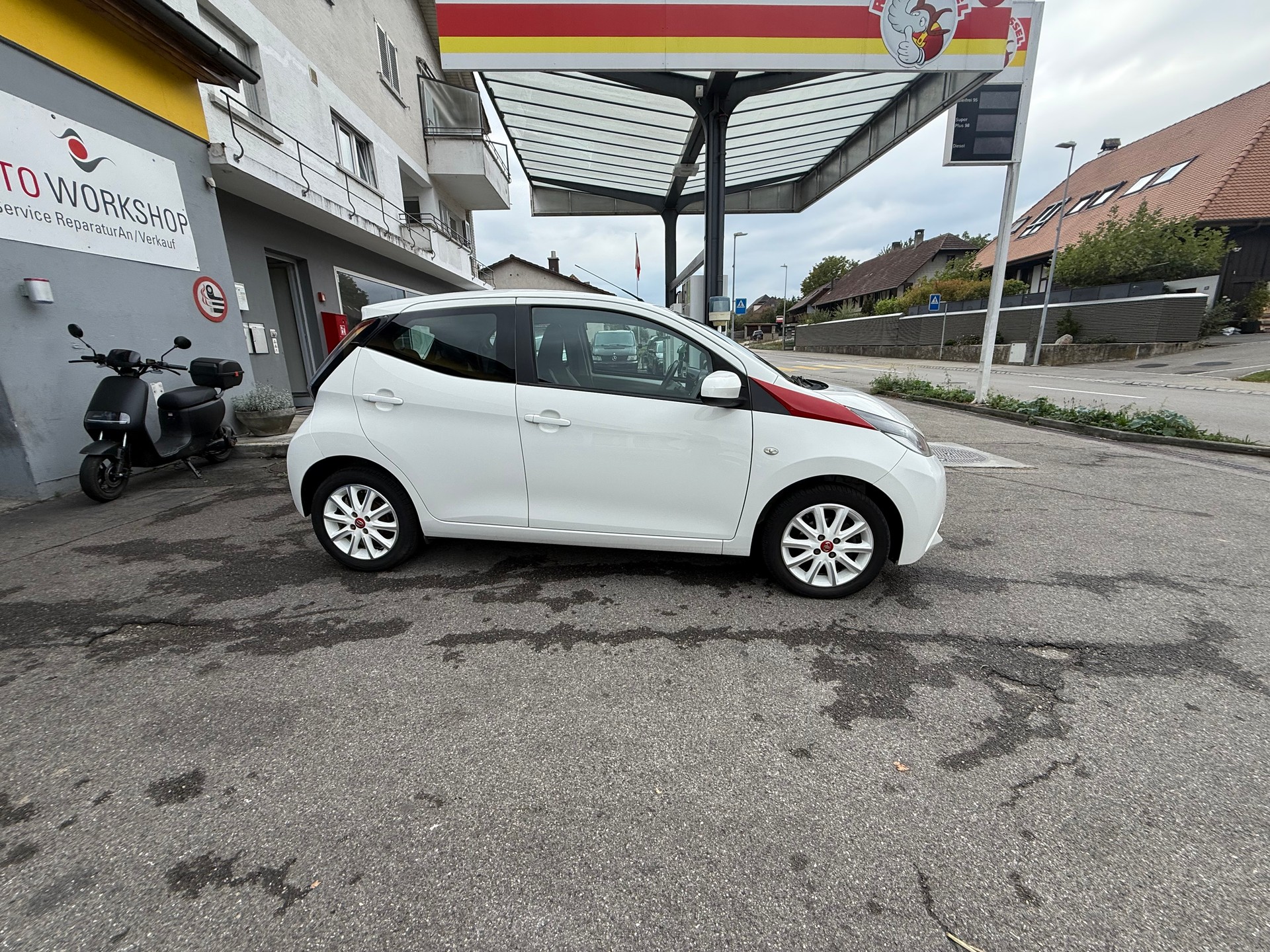 TOYOTA Aygo 1.0 VVT-i x-pure-image-1
