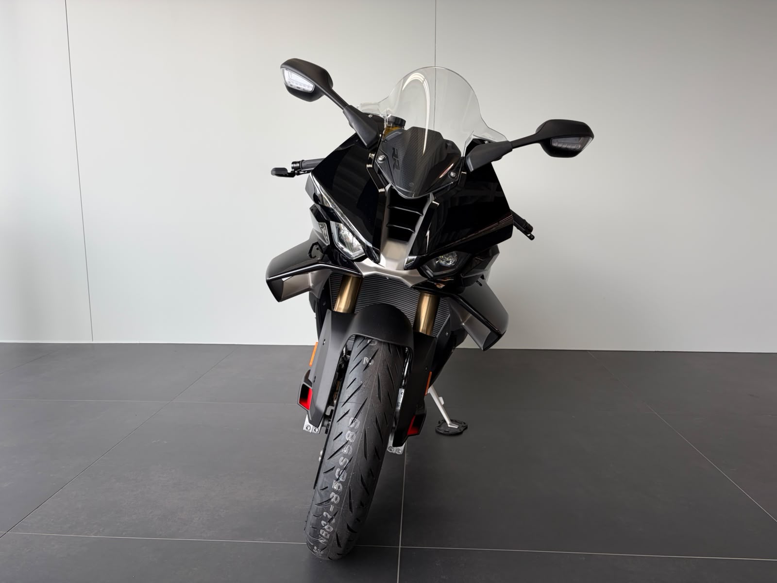BMW S 1000 RR-showroom-element-2