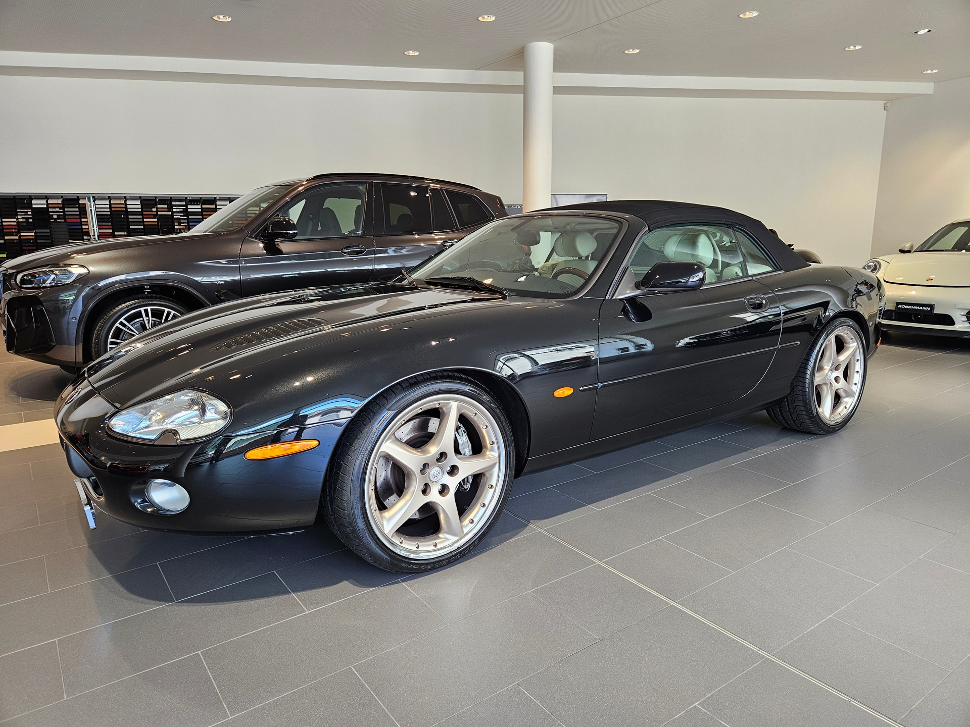 JAGUAR XKR S/C Convertible-image-10