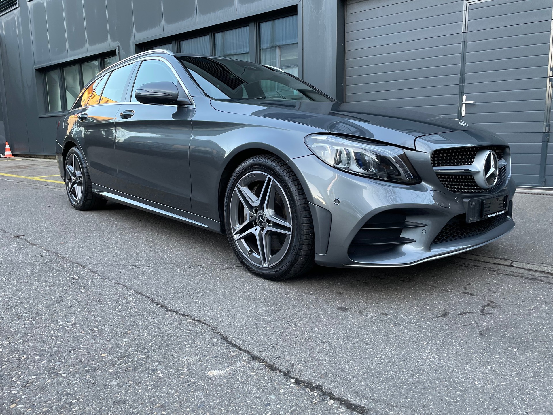 MERCEDES-BENZ C 300 AMG Line-showroom-element-1