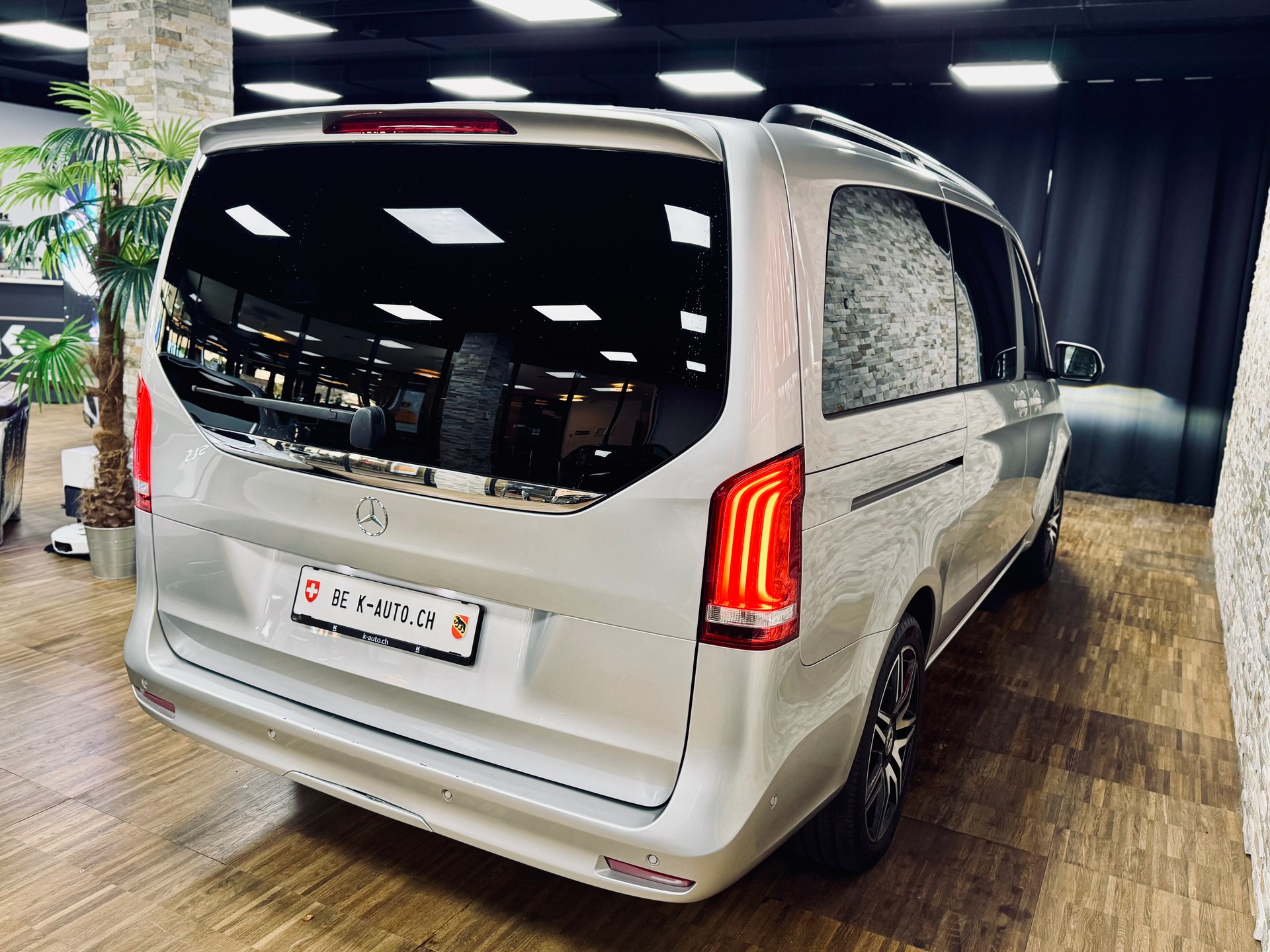 MERCEDES-BENZ V 300 d lang Avantgarde 4Matic 9G-Tronic-showroom-element-3