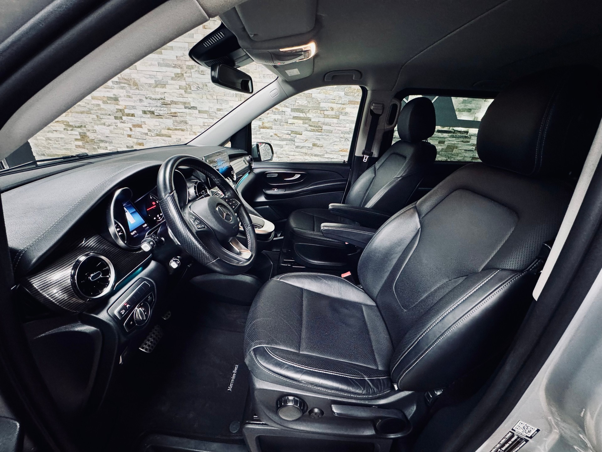 MERCEDES-BENZ V 300 d lang Avantgarde 4Matic 9G-Tronic-image-12