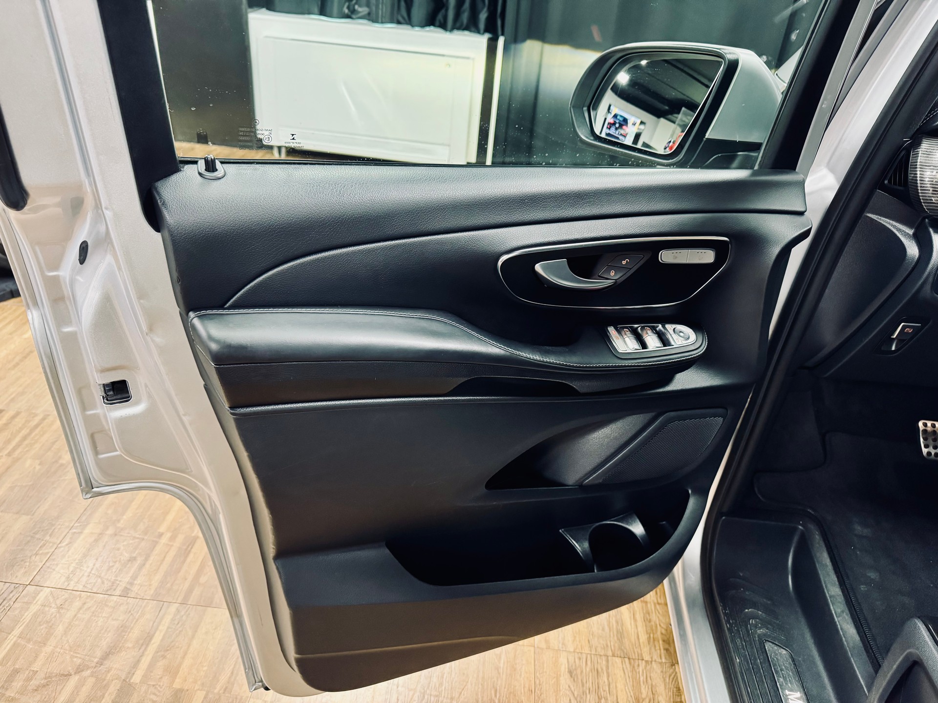 MERCEDES-BENZ V 300 d lang Avantgarde 4Matic 9G-Tronic-image-10