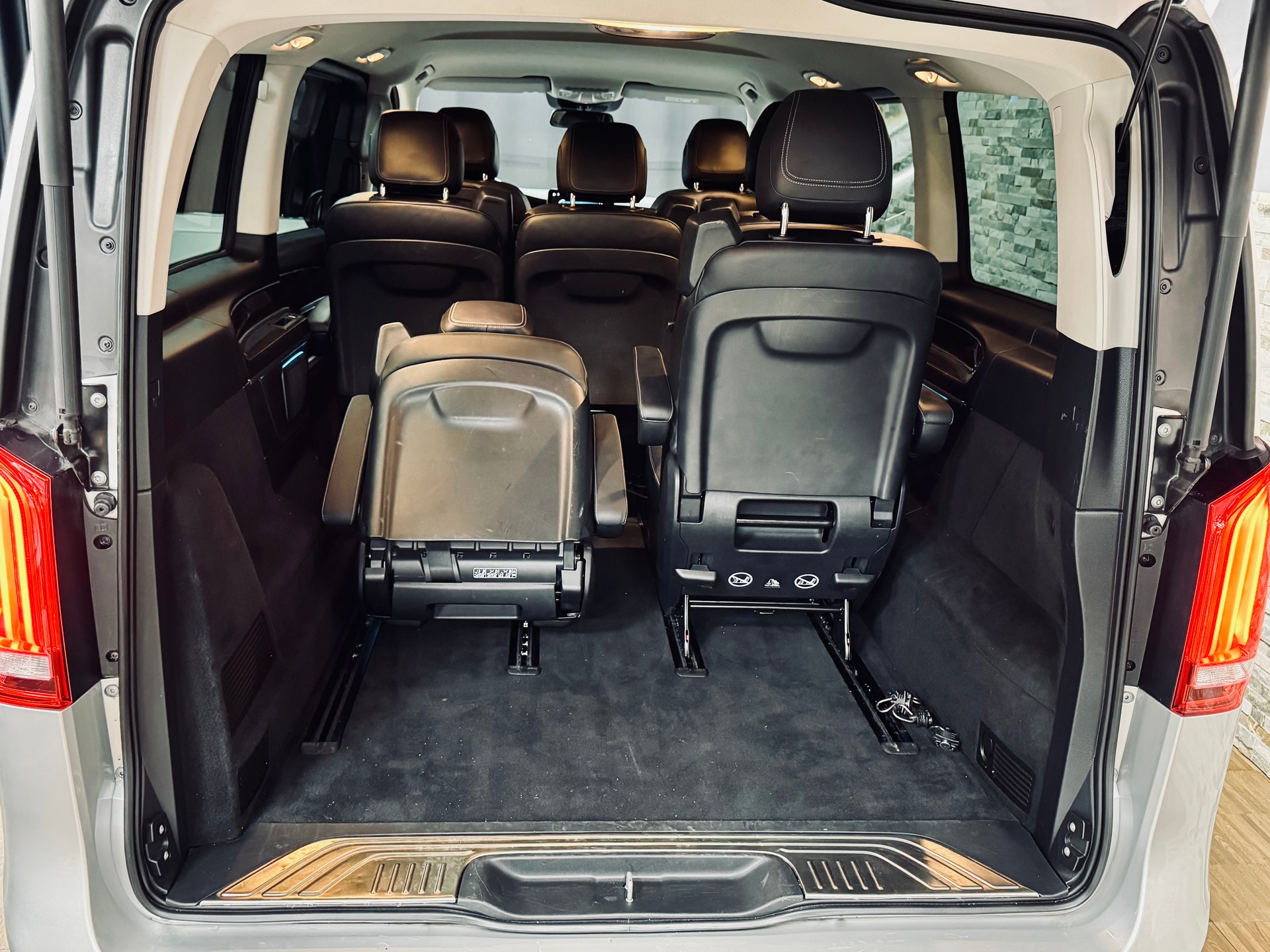 MERCEDES-BENZ V 300 d lang Avantgarde 4Matic 9G-Tronic-image-26