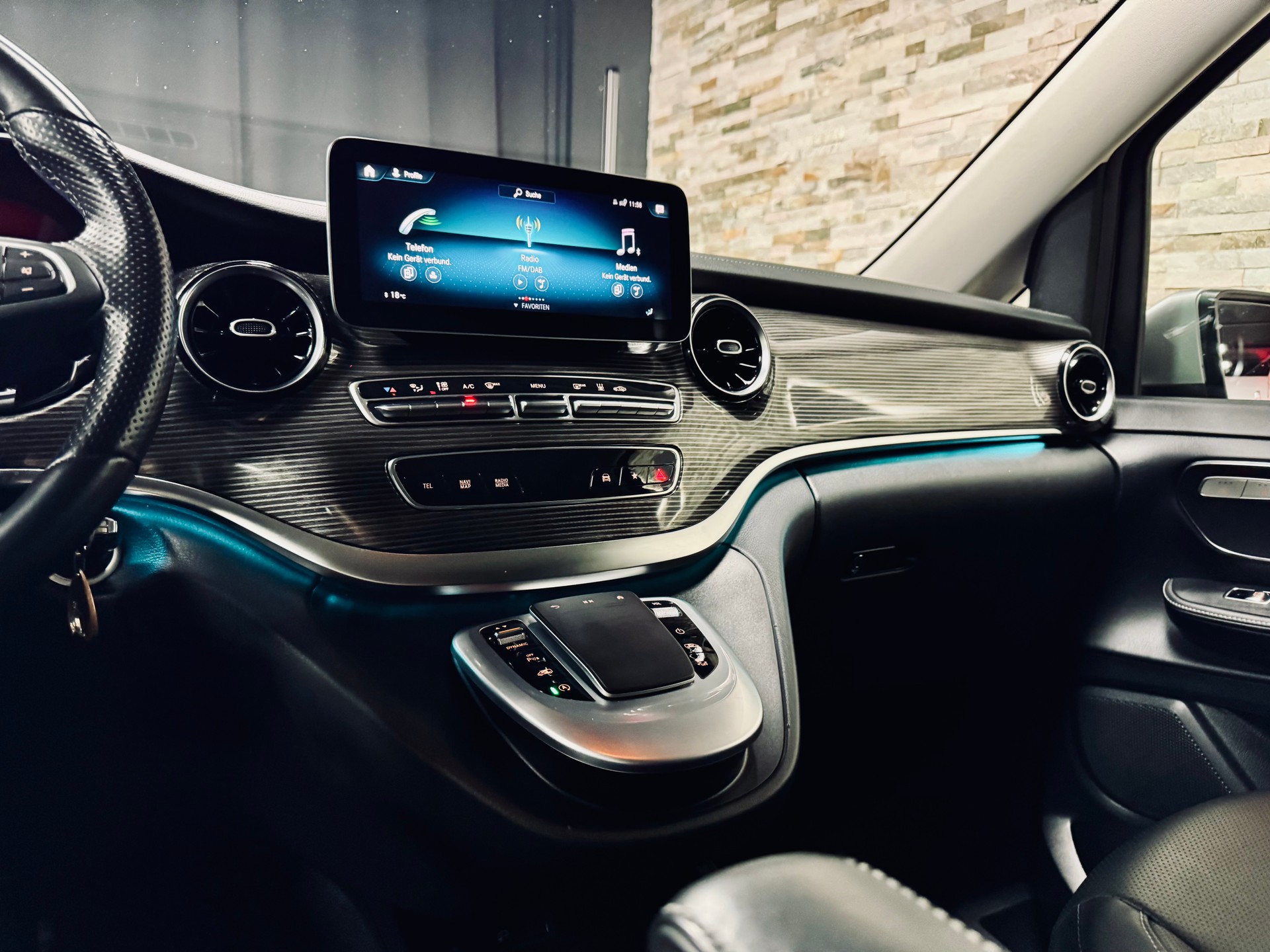 MERCEDES-BENZ V 300 d lang Avantgarde 4Matic 9G-Tronic-image-25