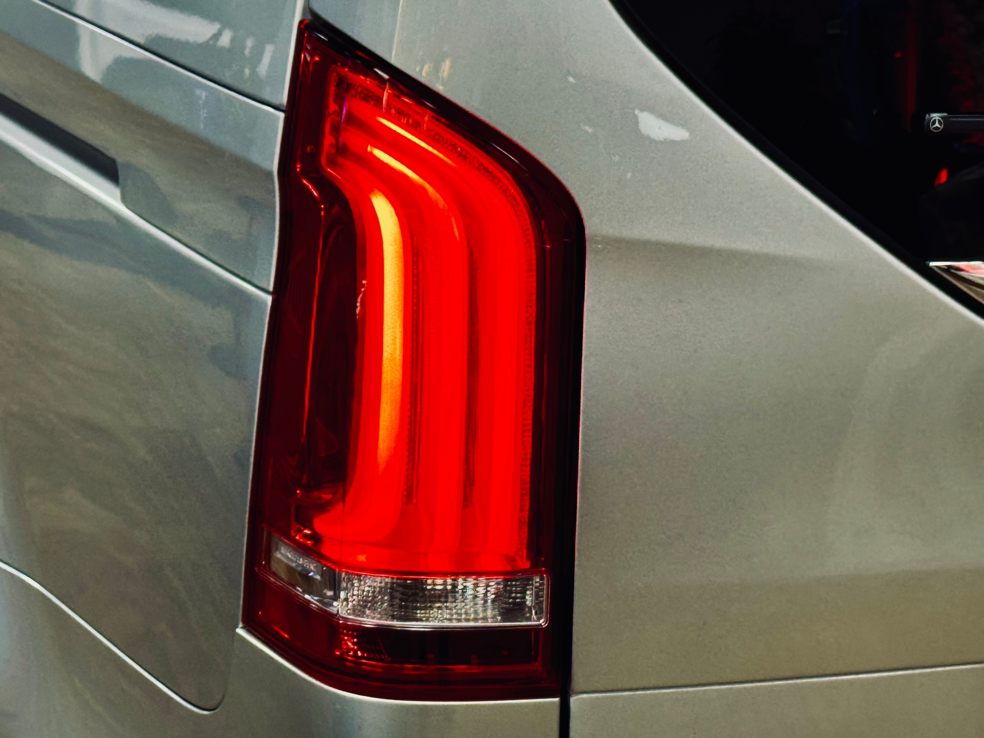 MERCEDES-BENZ V 300 d lang Avantgarde 4Matic 9G-Tronic-image-7