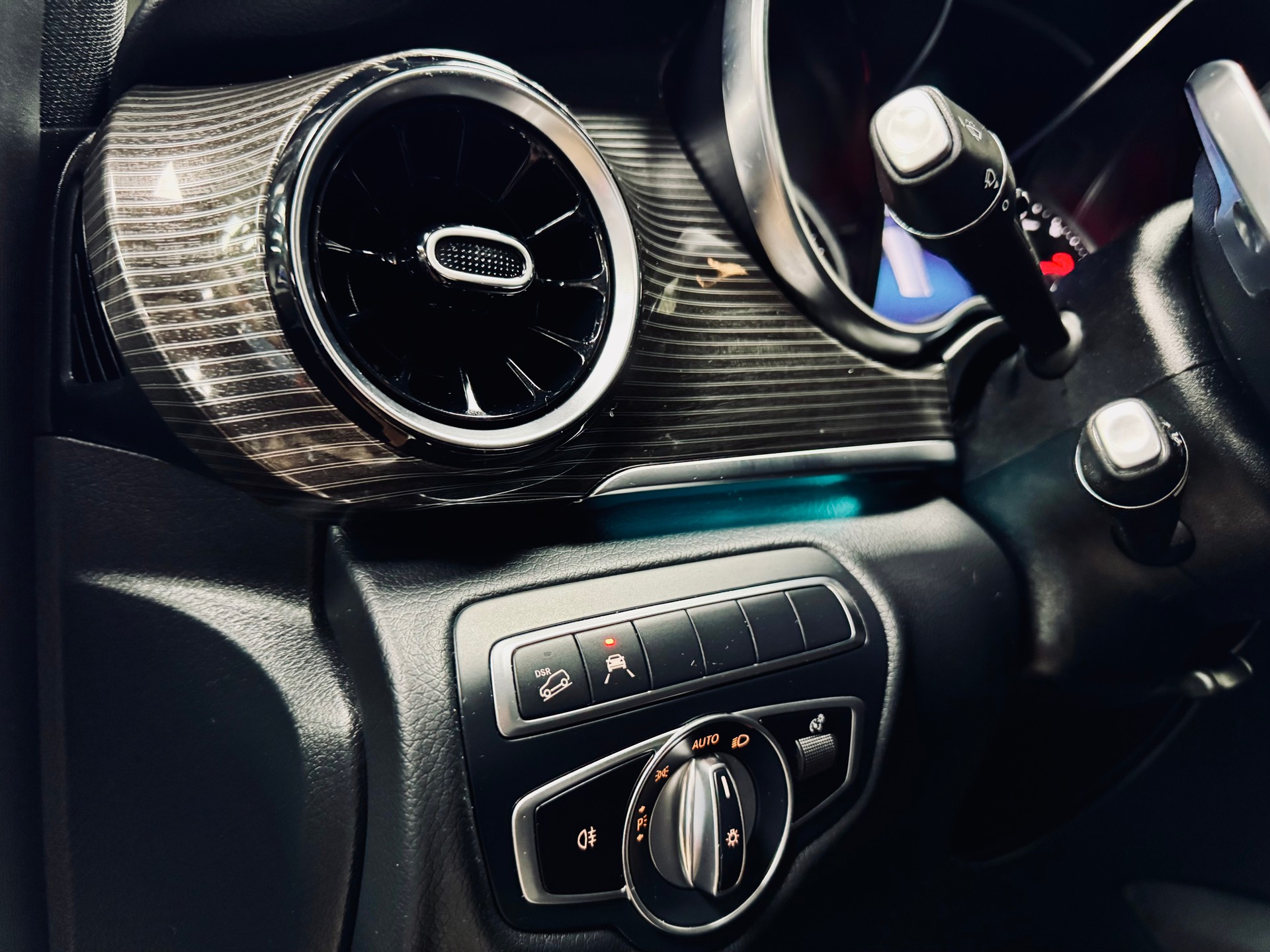 MERCEDES-BENZ V 300 d lang Avantgarde 4Matic 9G-Tronic-image-13