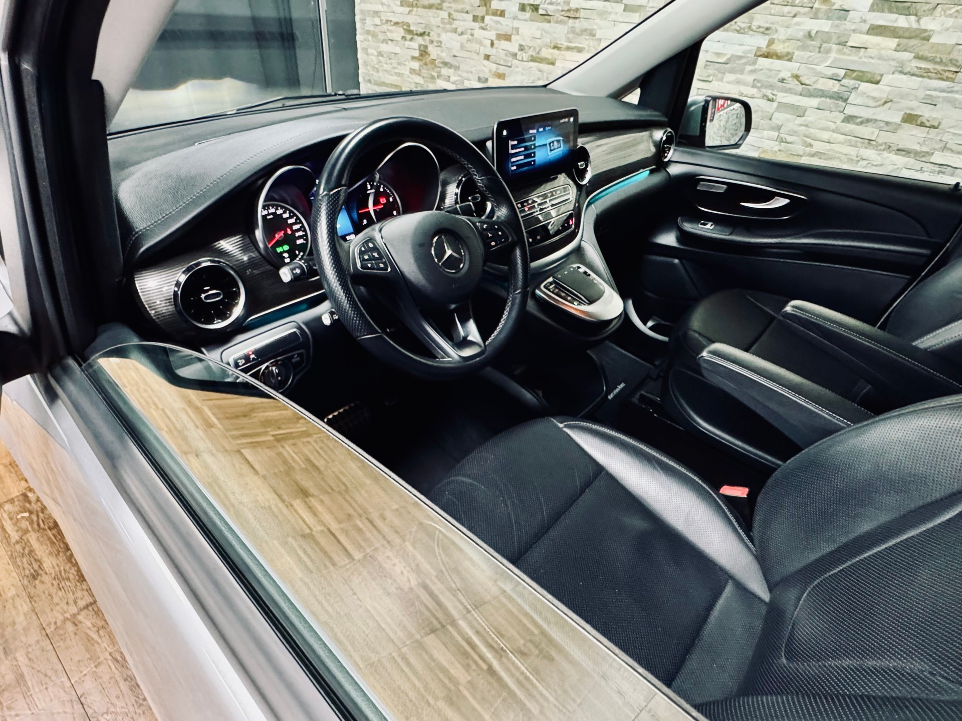 MERCEDES-BENZ V 300 d lang Avantgarde 4Matic 9G-Tronic-image-9