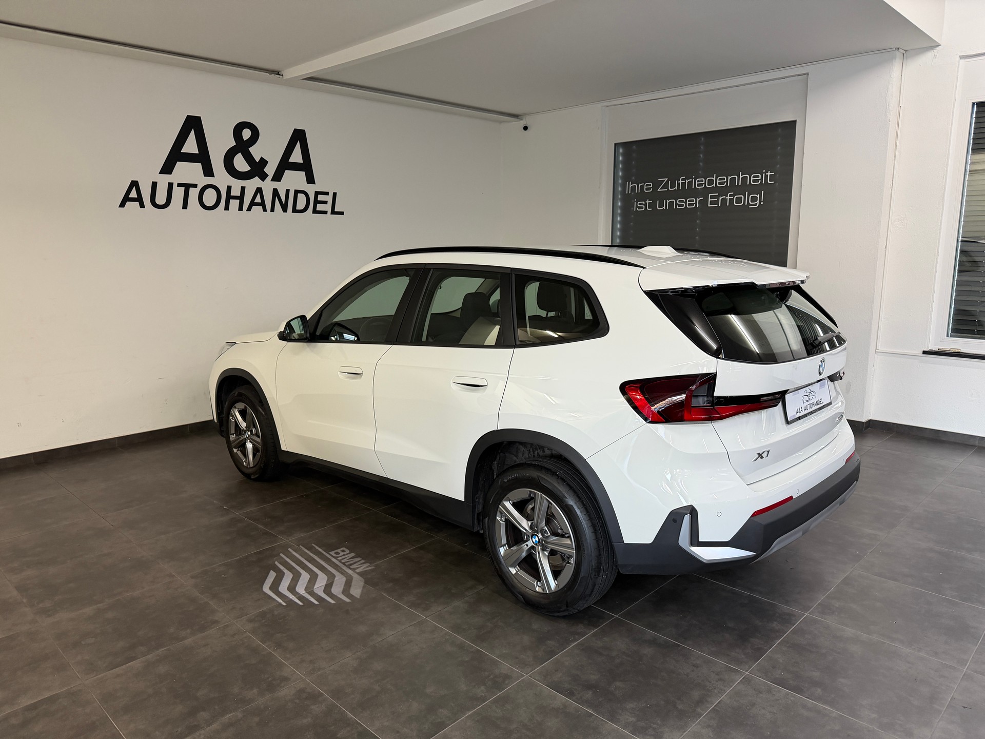 BMW X1 sDrive 18d-image-4