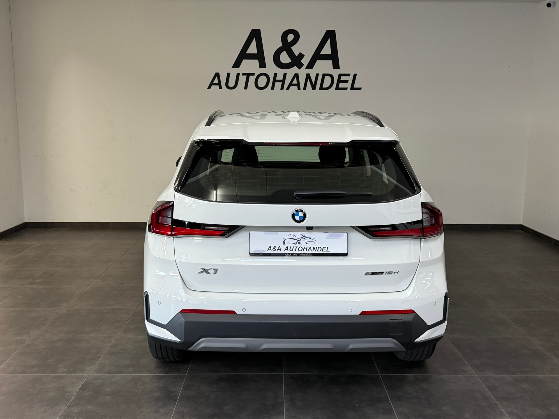 BMW X1 sDrive 18d-showroom-element-3