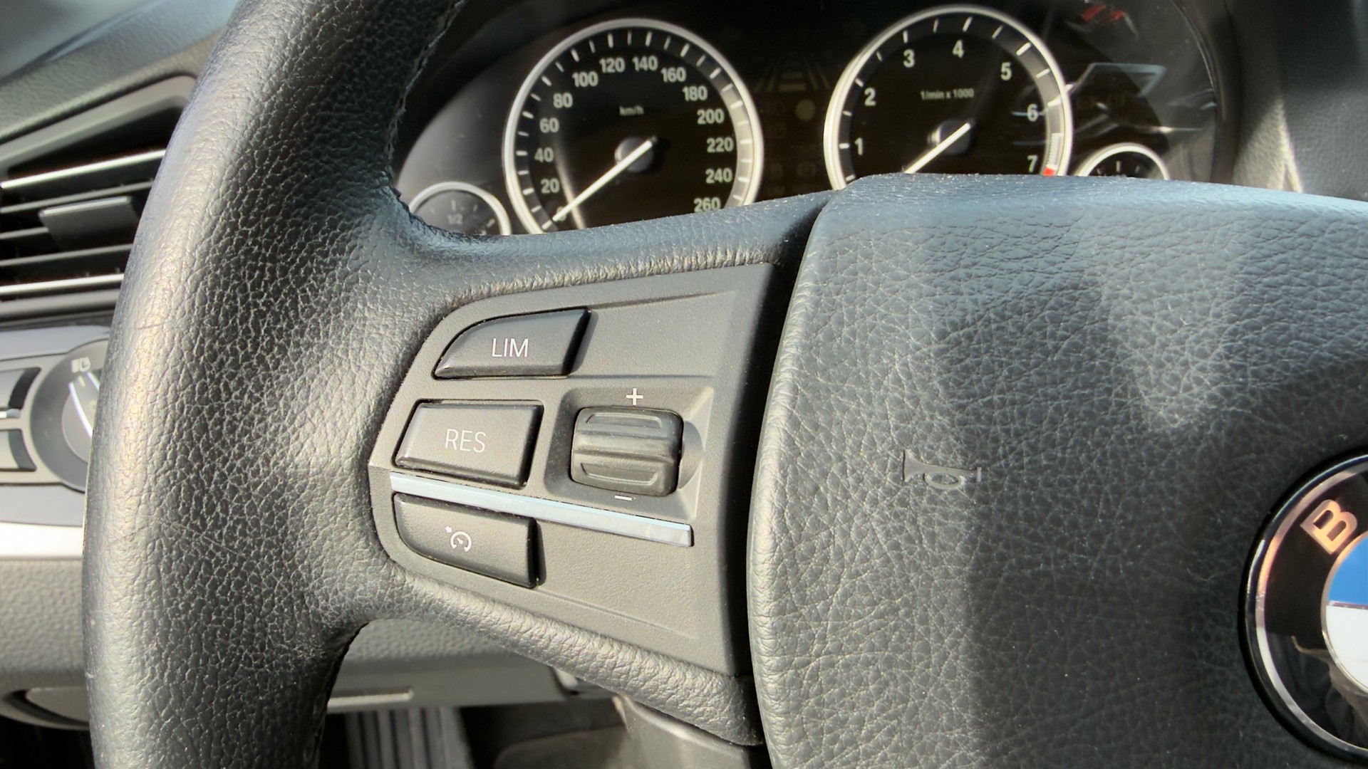 BMW 528i xDrive Steptronic-image-9