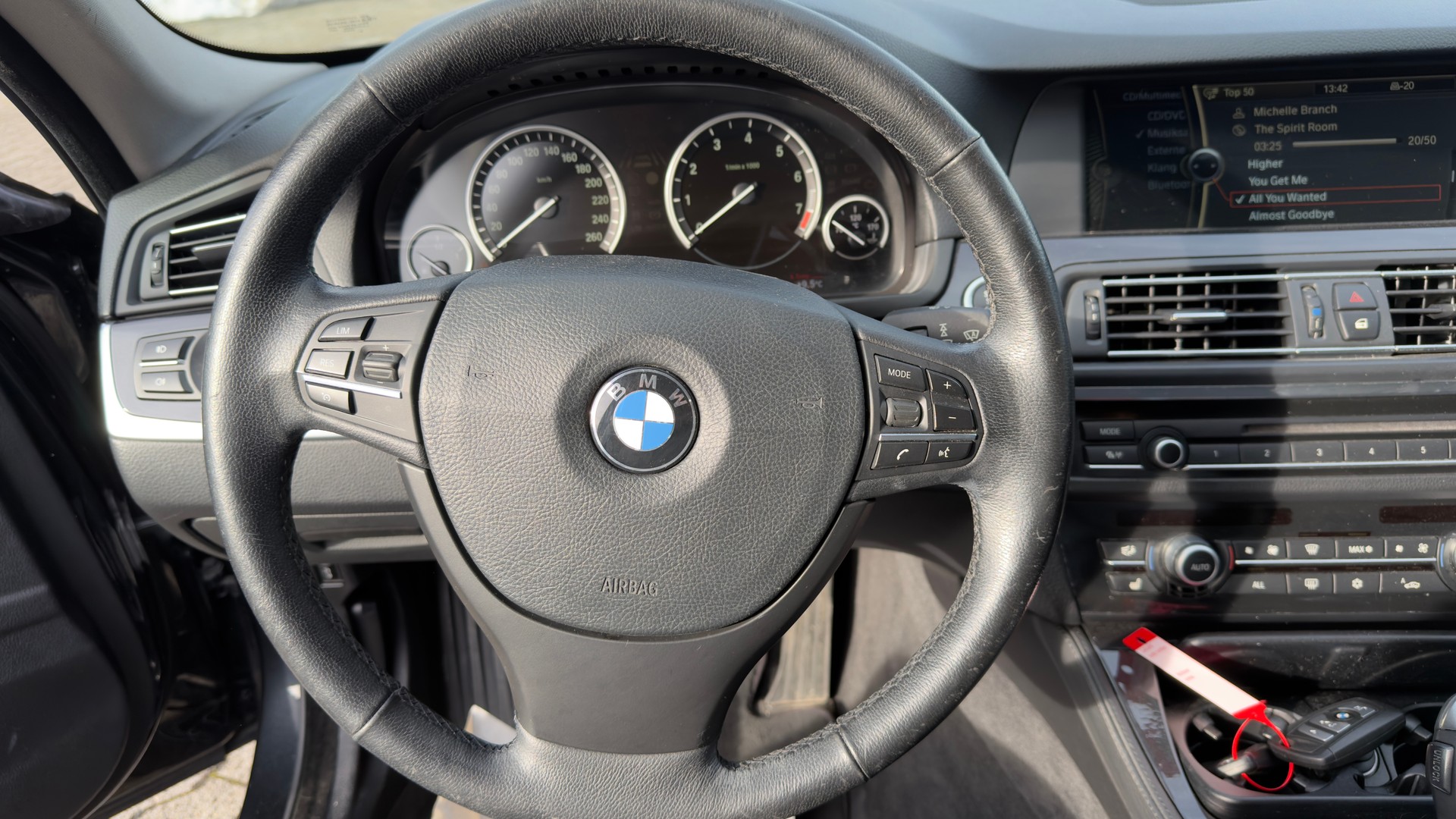 BMW 528i xDrive Steptronic-image-8