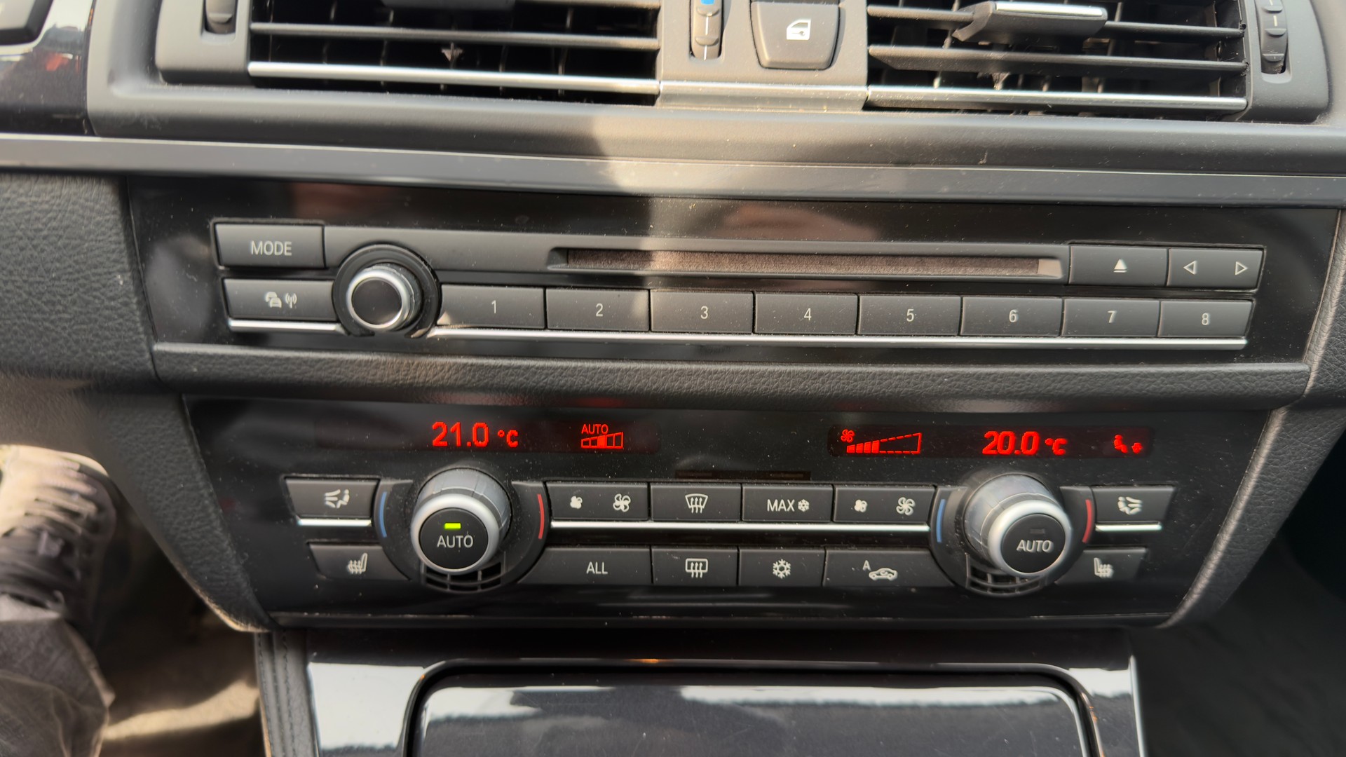 BMW 528i xDrive Steptronic-image-11