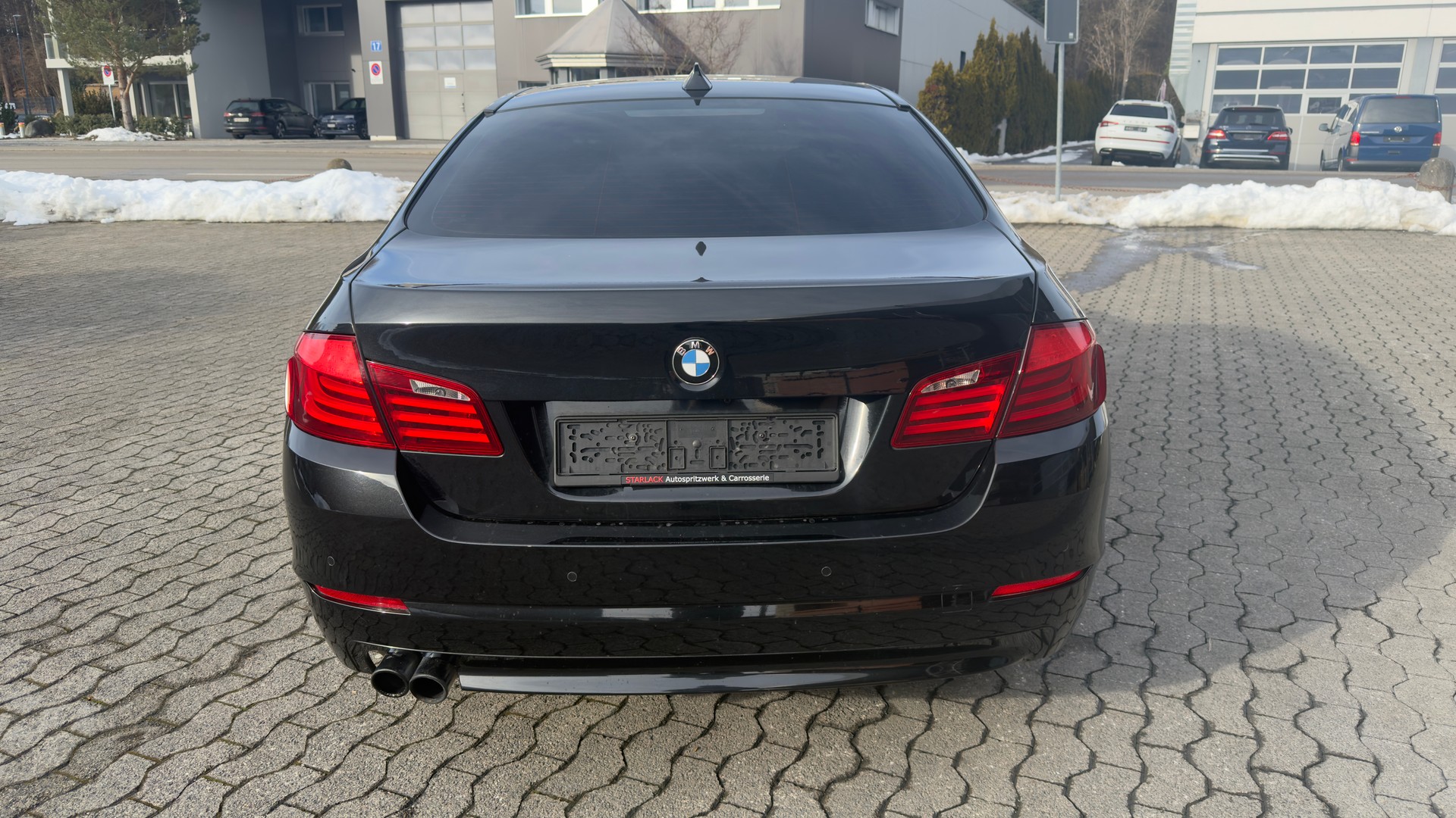 BMW 528i xDrive Steptronic-showroom-element-3