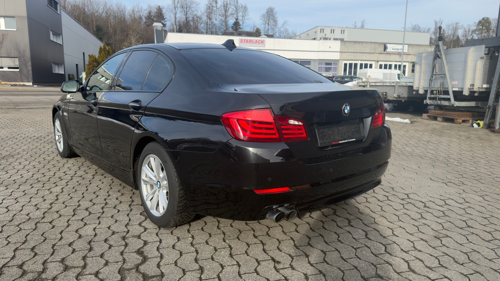 BMW 528i xDrive Steptronic-showroom-element-2