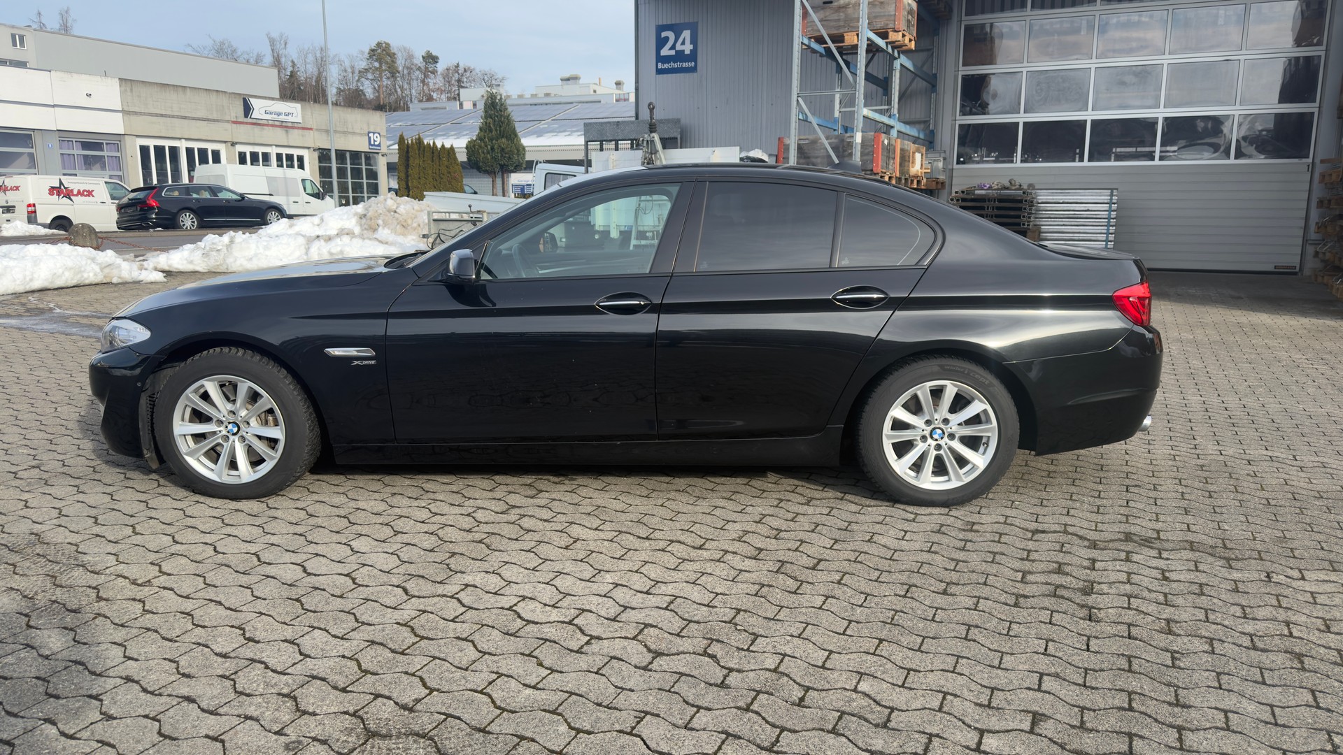 BMW 528i xDrive Steptronic-showroom-element-1