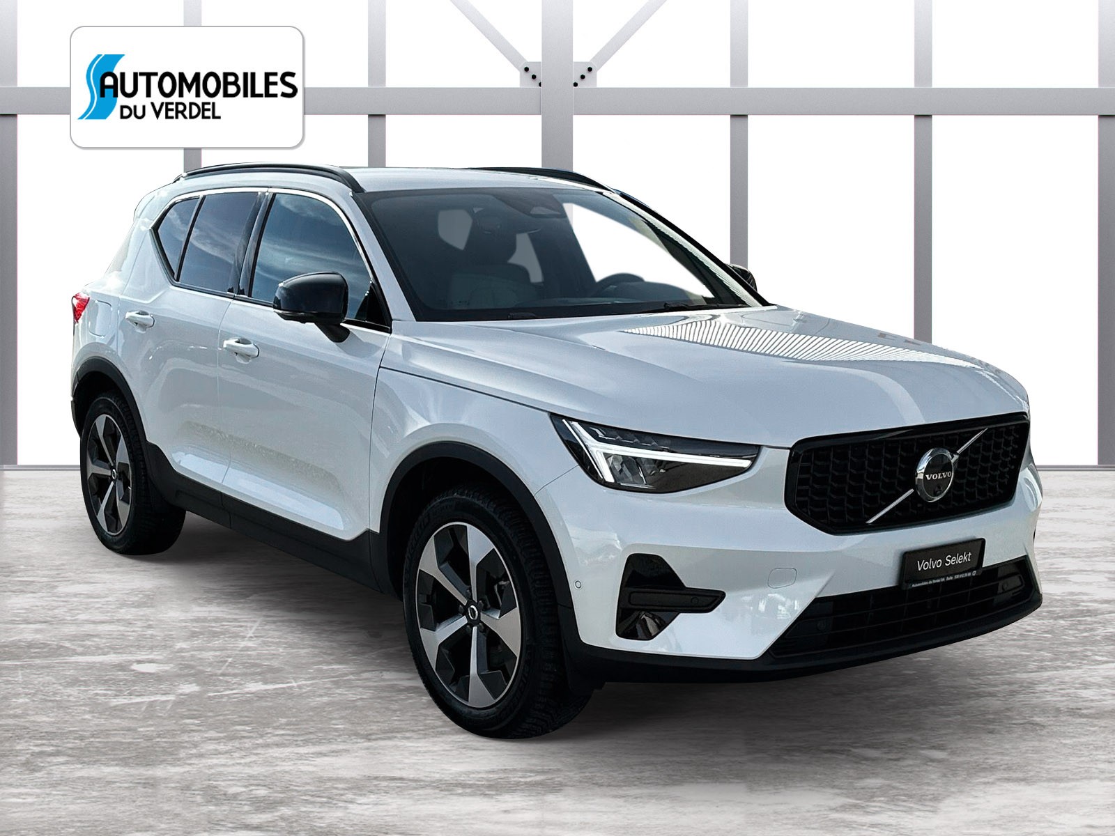 VOLVO XC40 2.0 B3 MH Plus Dark-image-7