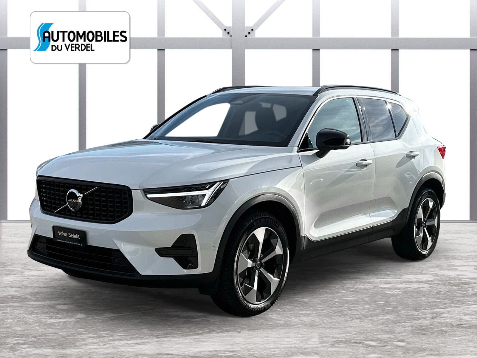 VOLVO XC40 2.0 B3 MH Plus Dark
