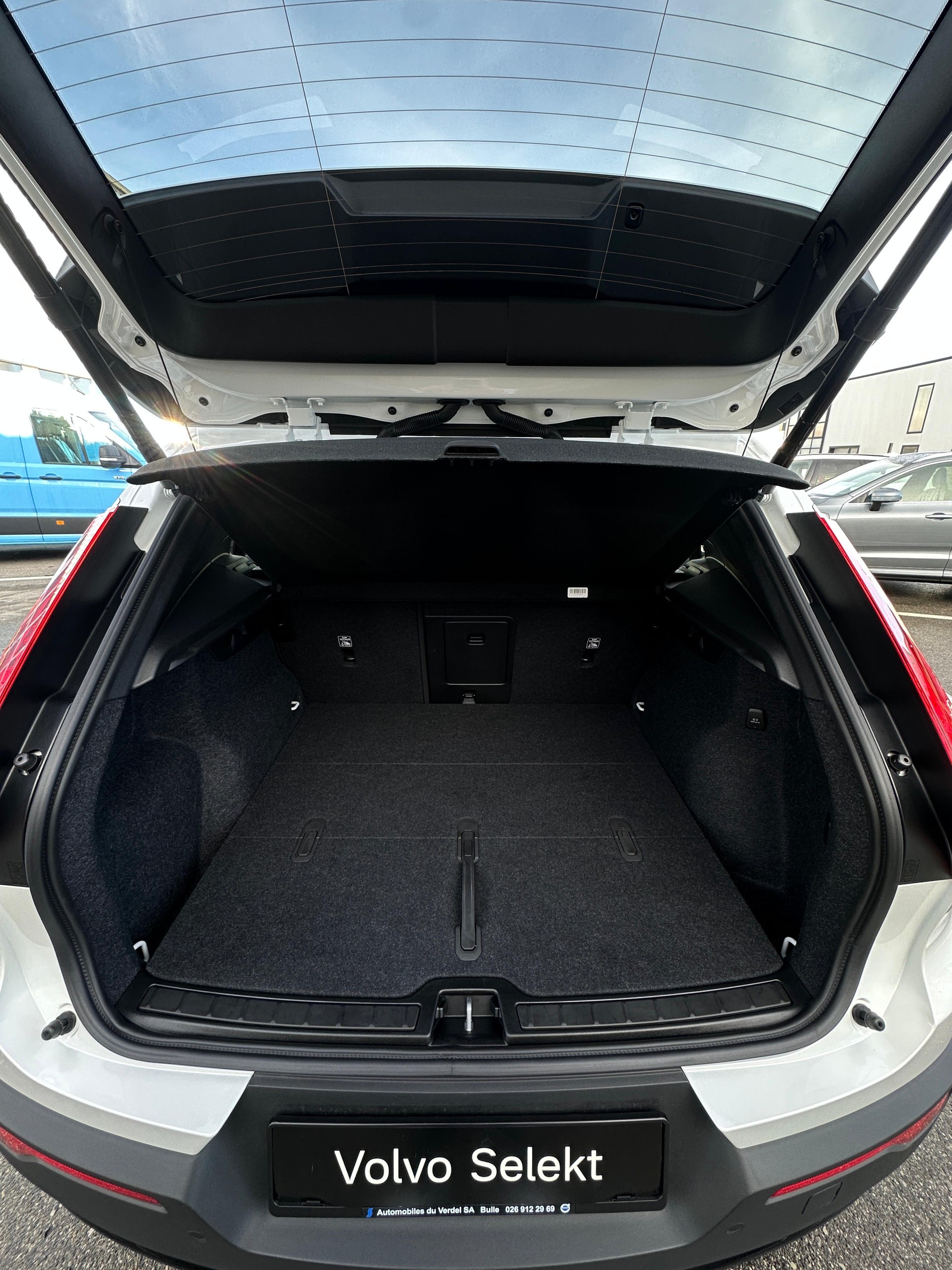 VOLVO XC40 2.0 B3 MH Plus Dark-image-14