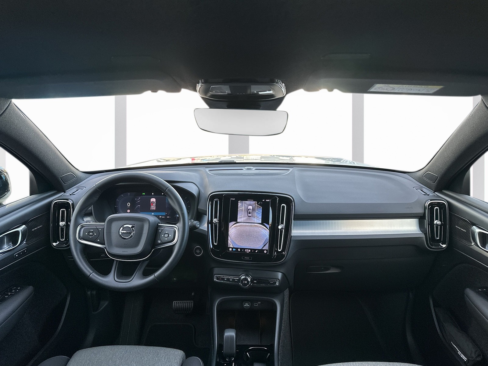 VOLVO XC40 2.0 B3 MH Plus Dark-image-8