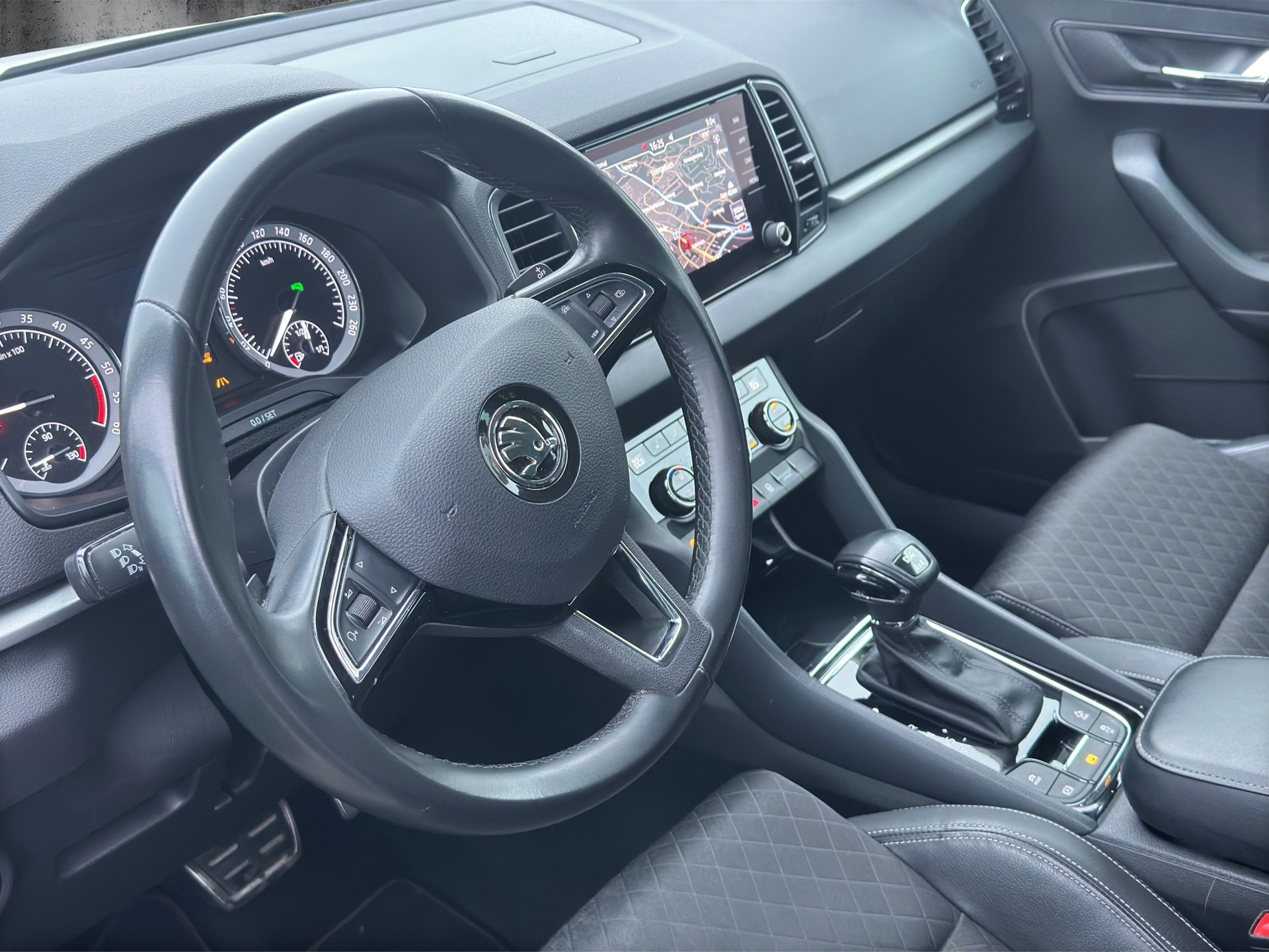 SKODA Karoq 2.0 TDI CR Style 4x4 DSG-image-9
