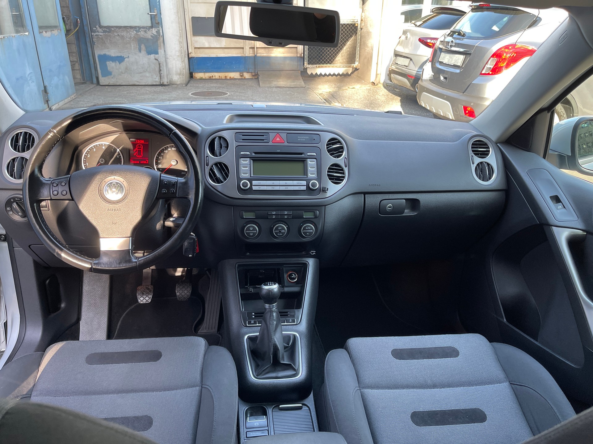 VW Tiguan 1.4 TSI Sport&Style-image-8