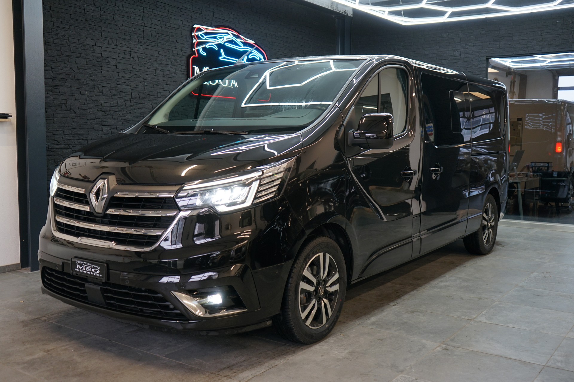 RENAULT Trafic Blue dCi 170 Grand Spaceclass Pack Signature EDC