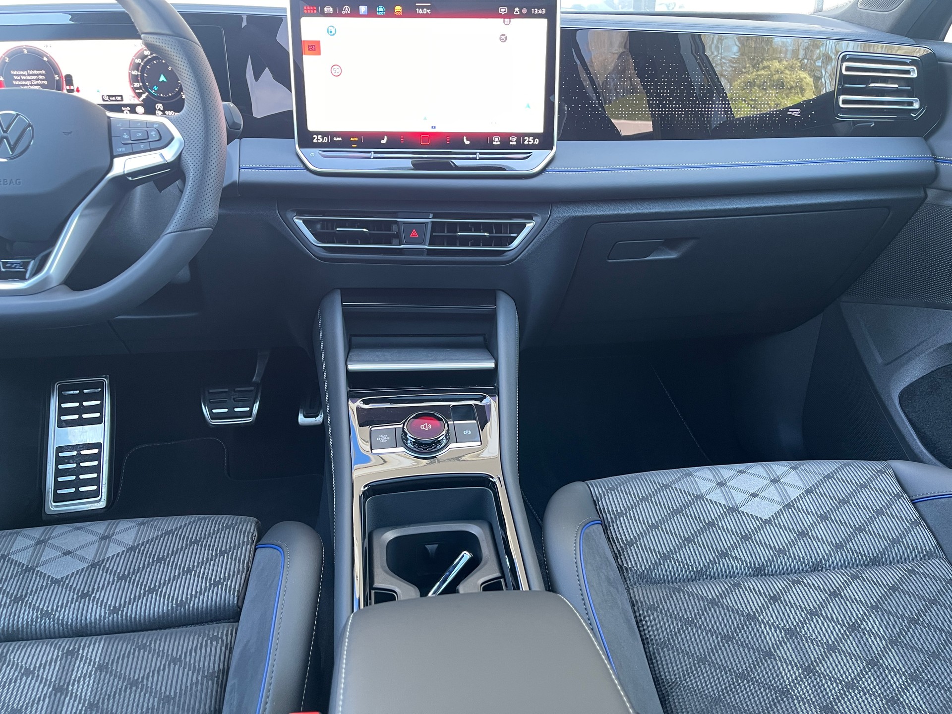 VW Tiguan 2.0 TDI SCR R-Line 4Motion DSG-image-14