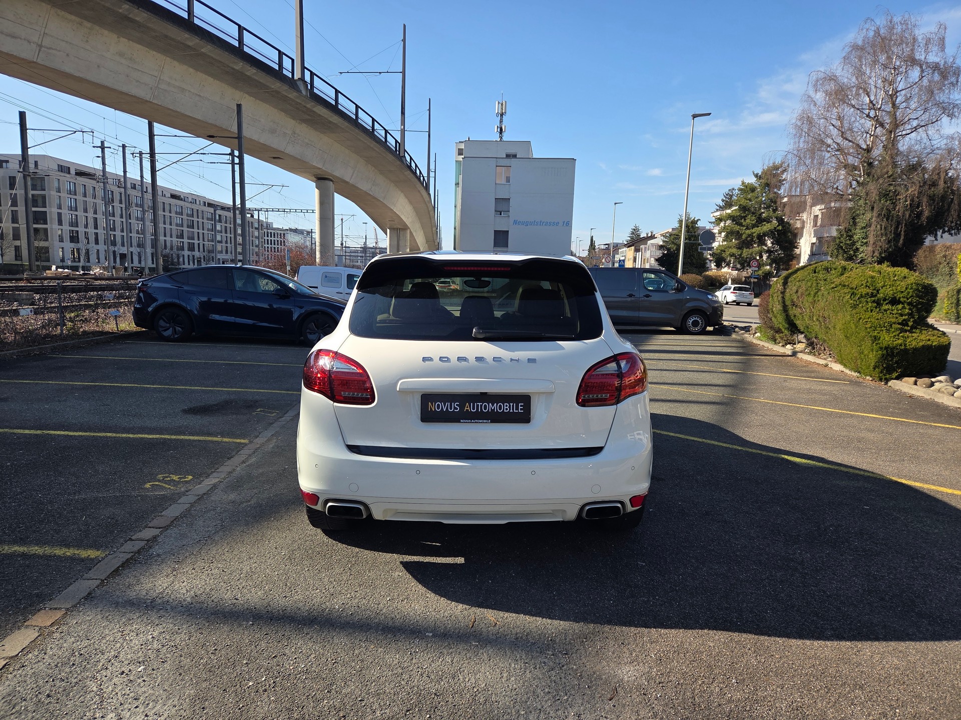 PORSCHE Cayenne Diesel-showroom-element-3