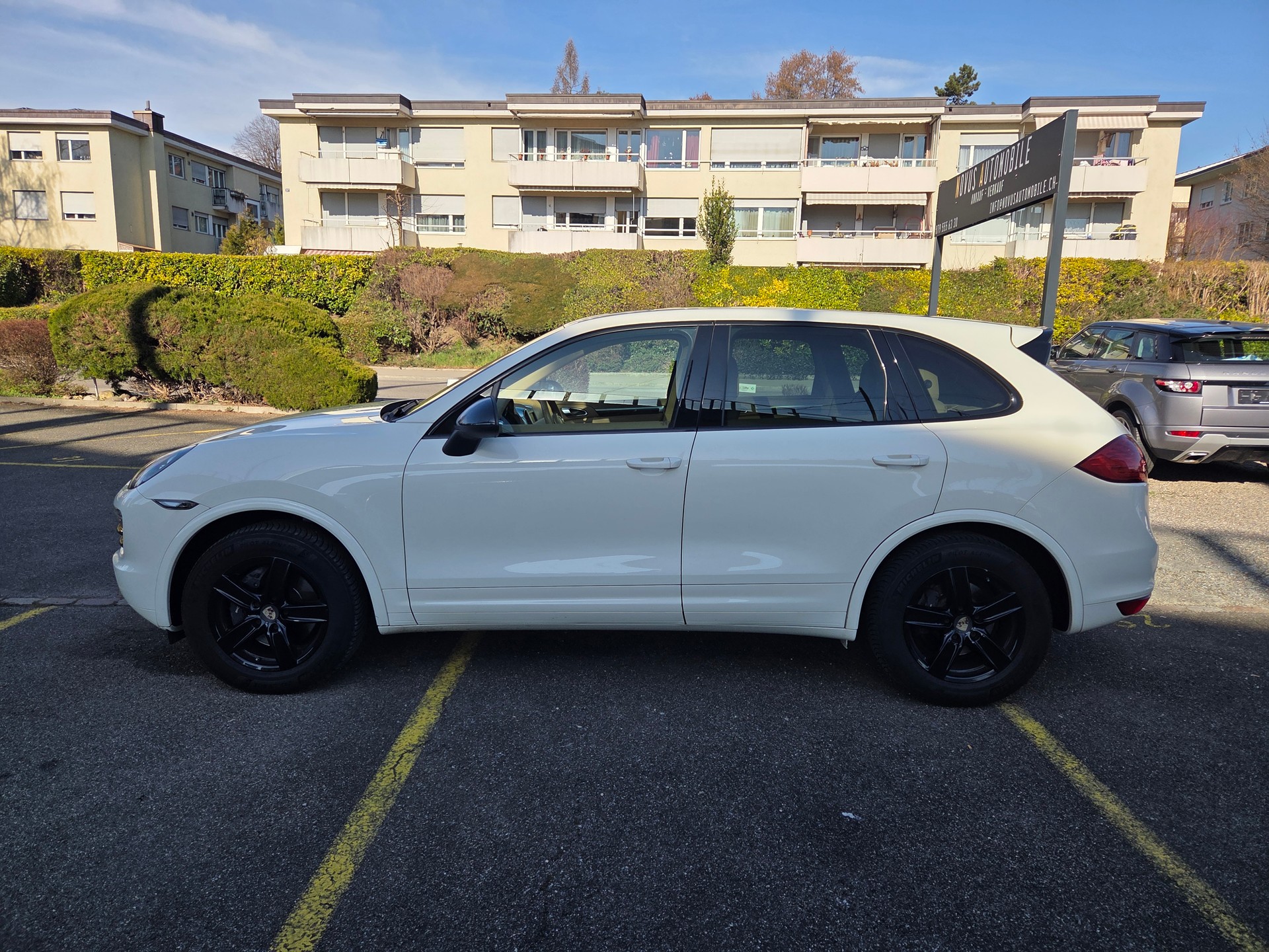 PORSCHE Cayenne Diesel-showroom-element-1