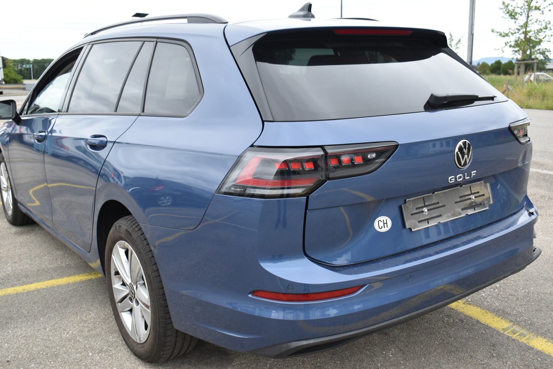 VW Golf Variant 2.0 TDI Life-image-14