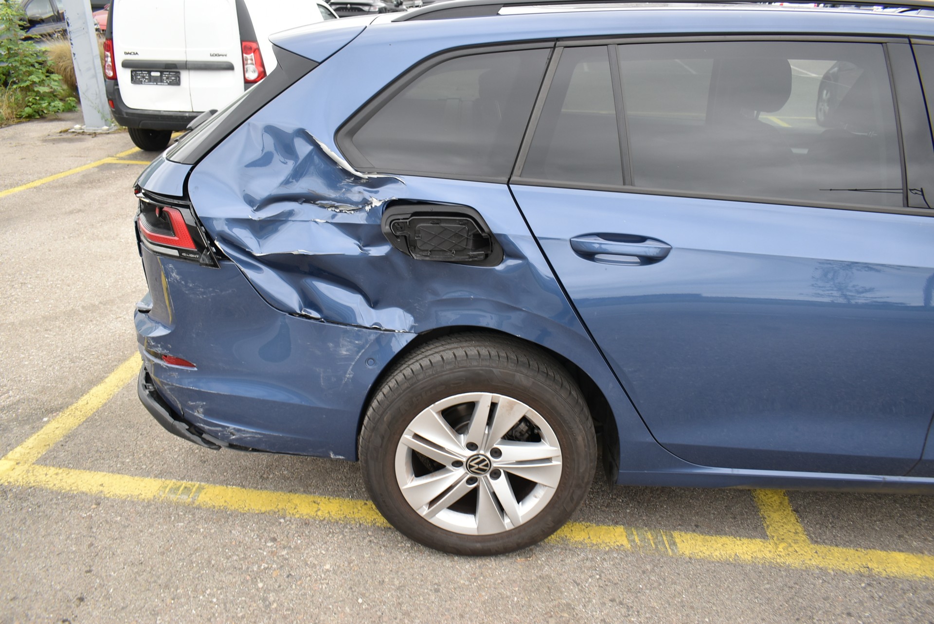 VW Golf Variant 2.0 TDI Life-image-11