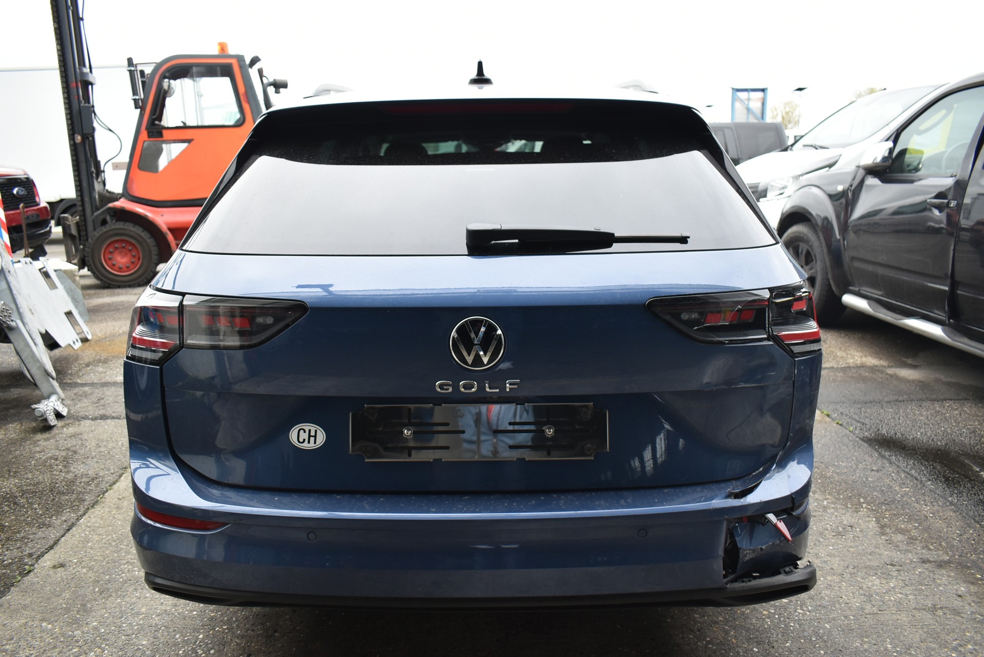 VW Golf Variant 2.0 TDI Life-image-8