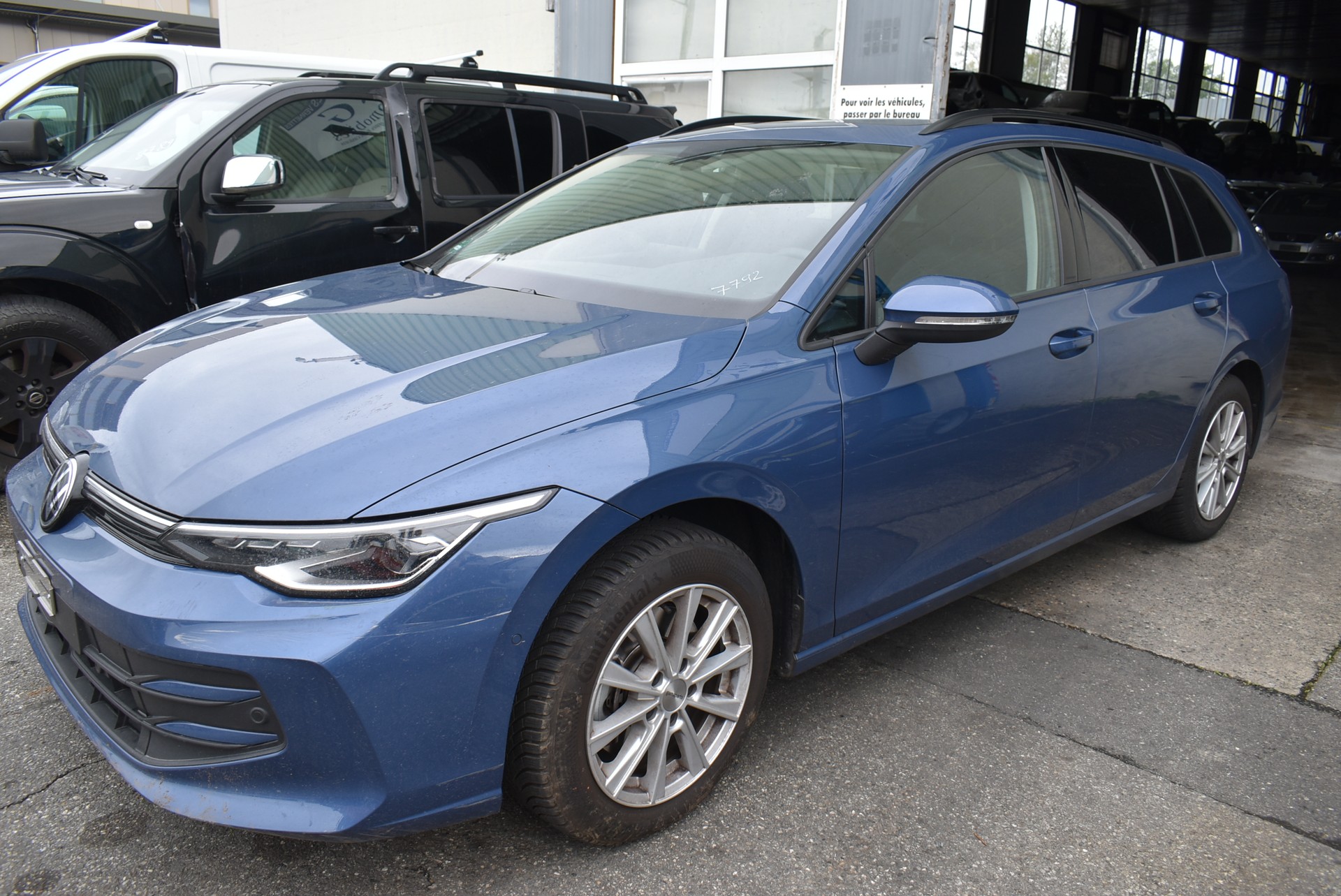 VW Golf Variant 2.0 TDI Life-image-1